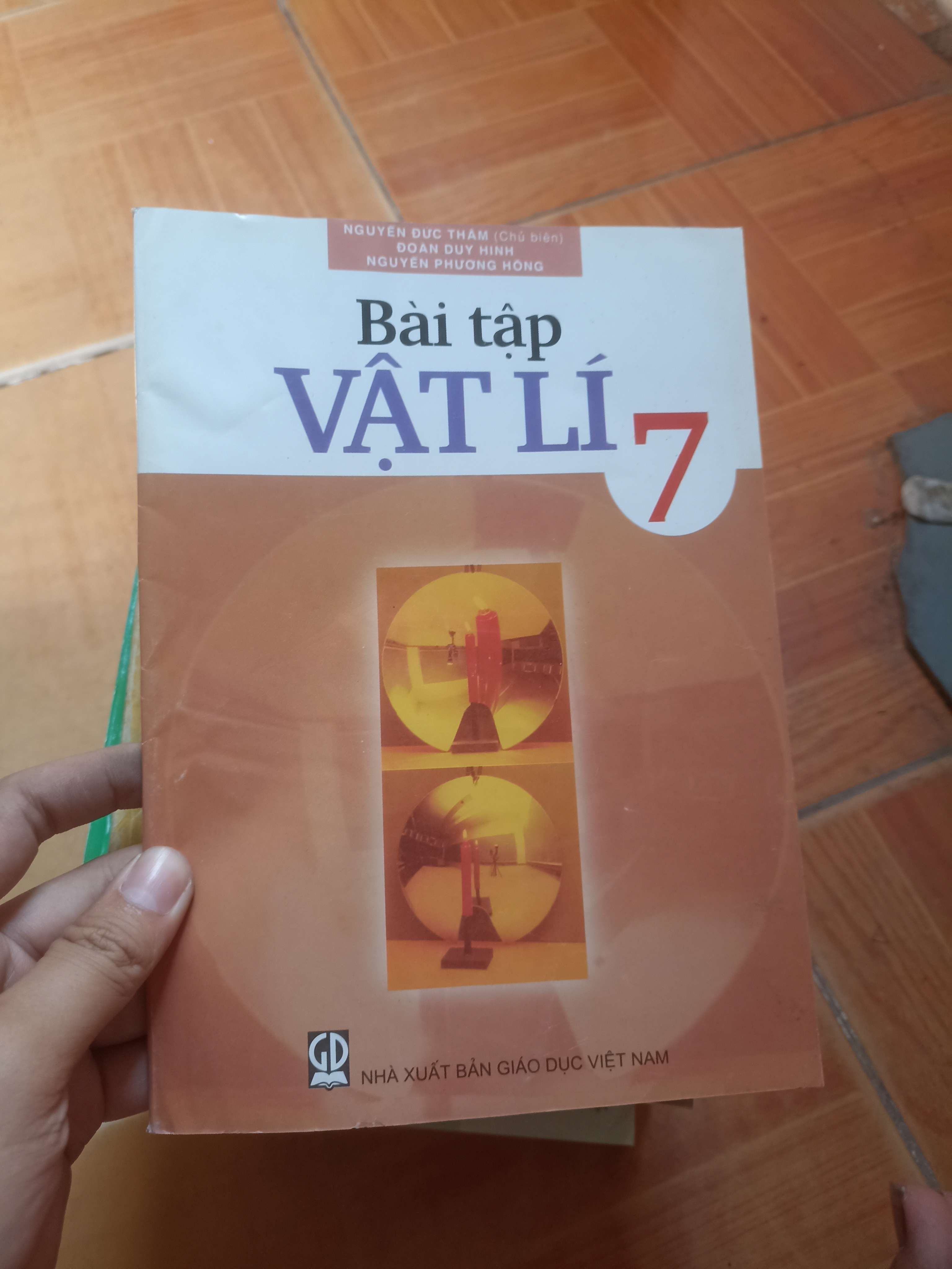 Bài tập vật lí 7 - Phương Hồng 2014 (Giáo khoa) VAVO1304-AK3ST3