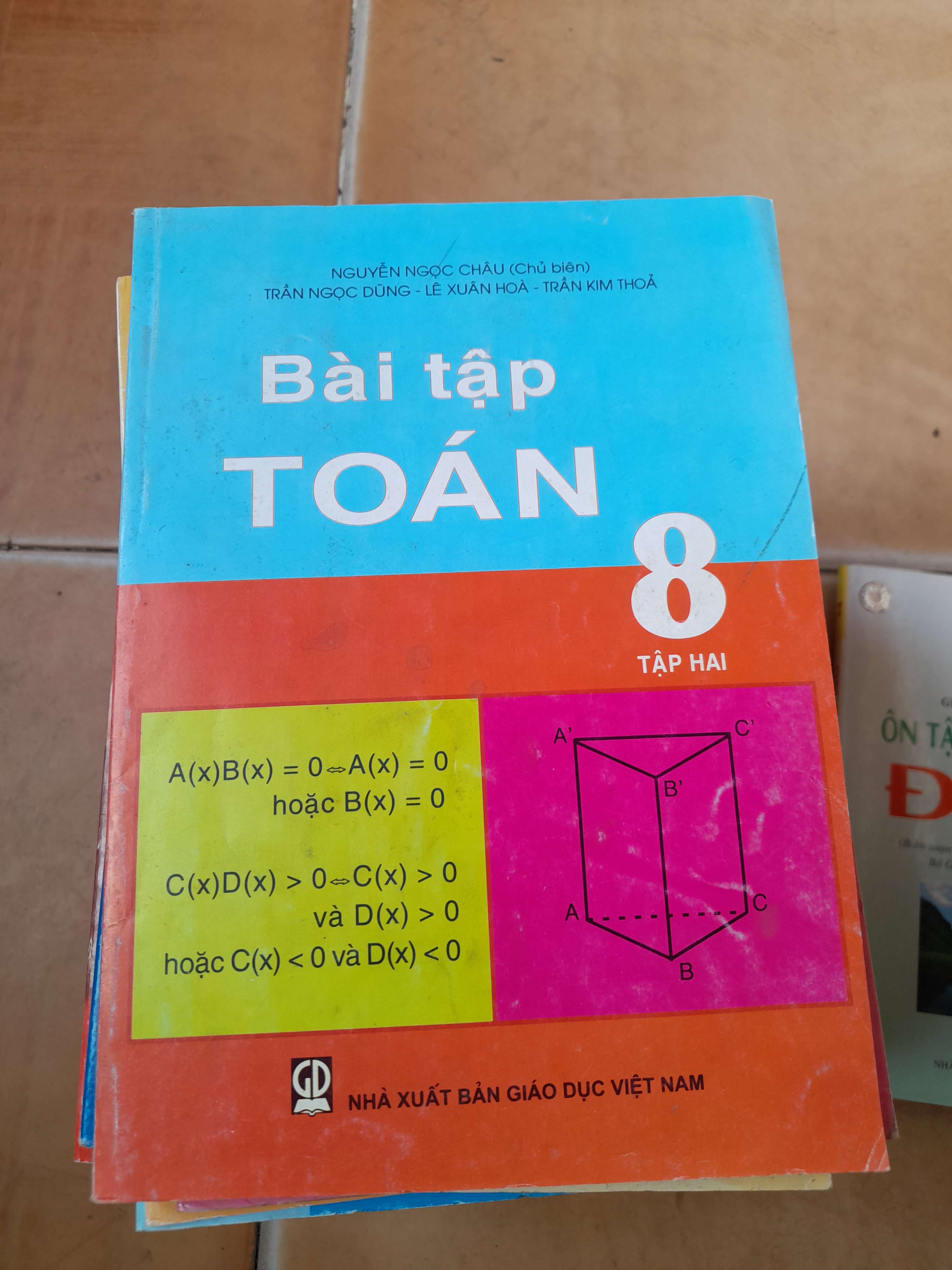 Bài Tập Toán 8 (Tập 2) - Nguyễn Ngọc Châu, Trần Ngọc Dũng, Lê Xuân Hoà, Trần Kim Thoả 2010 (Tham khảo - luyện thi) VAVO1304-AK3T4