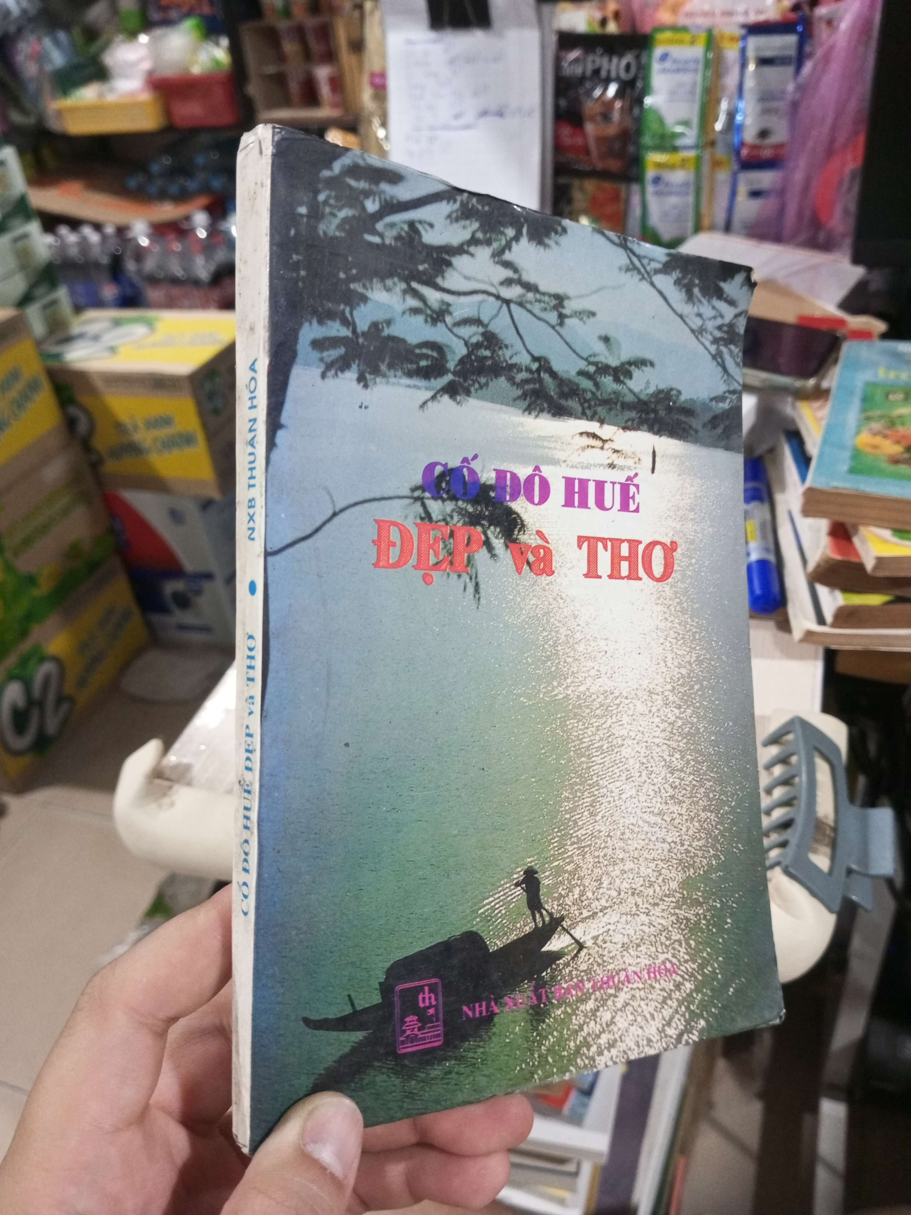 Cố Đô Huế Đẹp Và Thơ 1996 mới 80% ố (Sách văn học) HCM1304 (NSX)