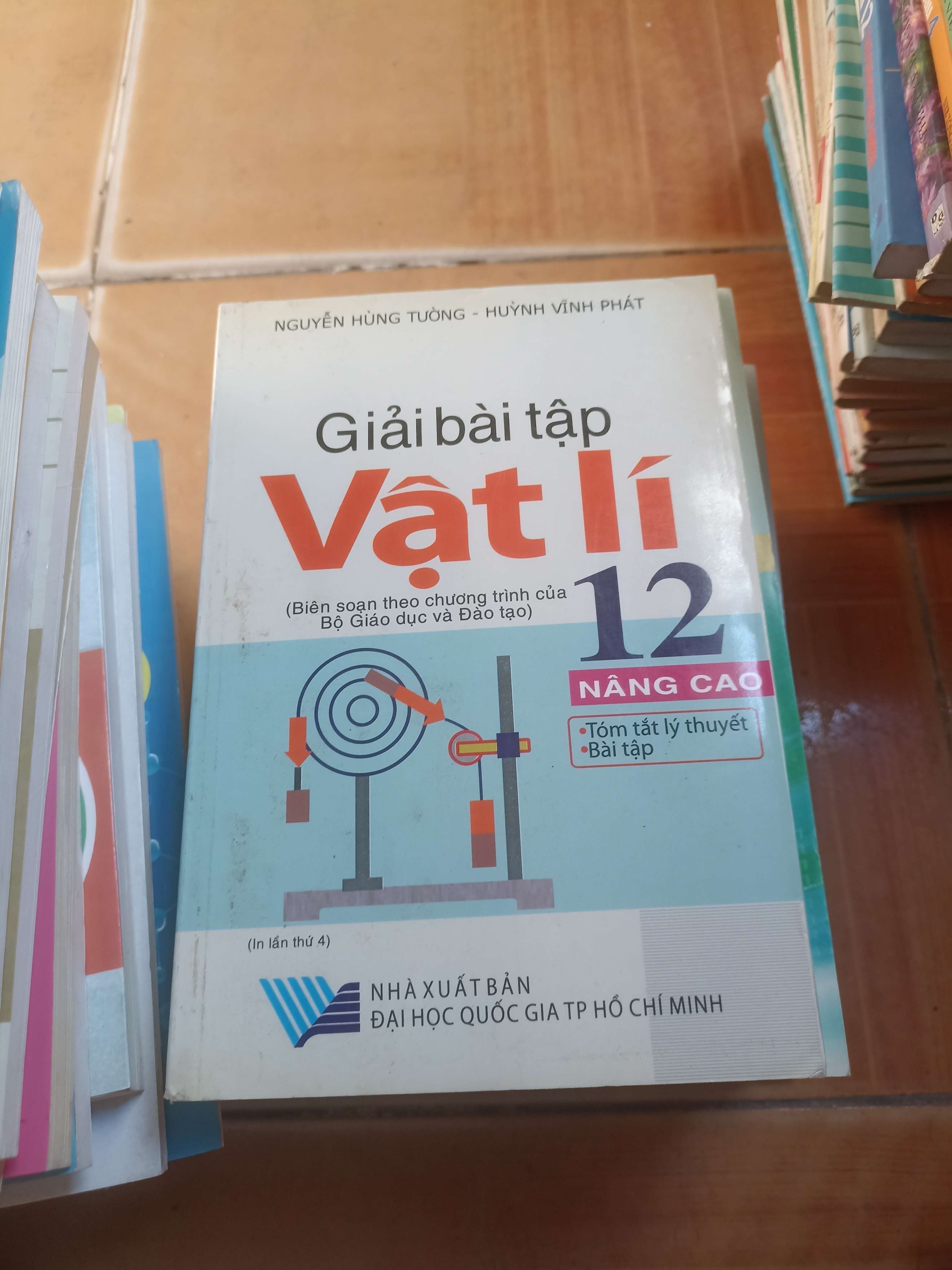 Giải bài tập Vật lí 12 nâng cao - Hùng Tường 2008 (Giáo khoa) VAVO1304-AK3ST4