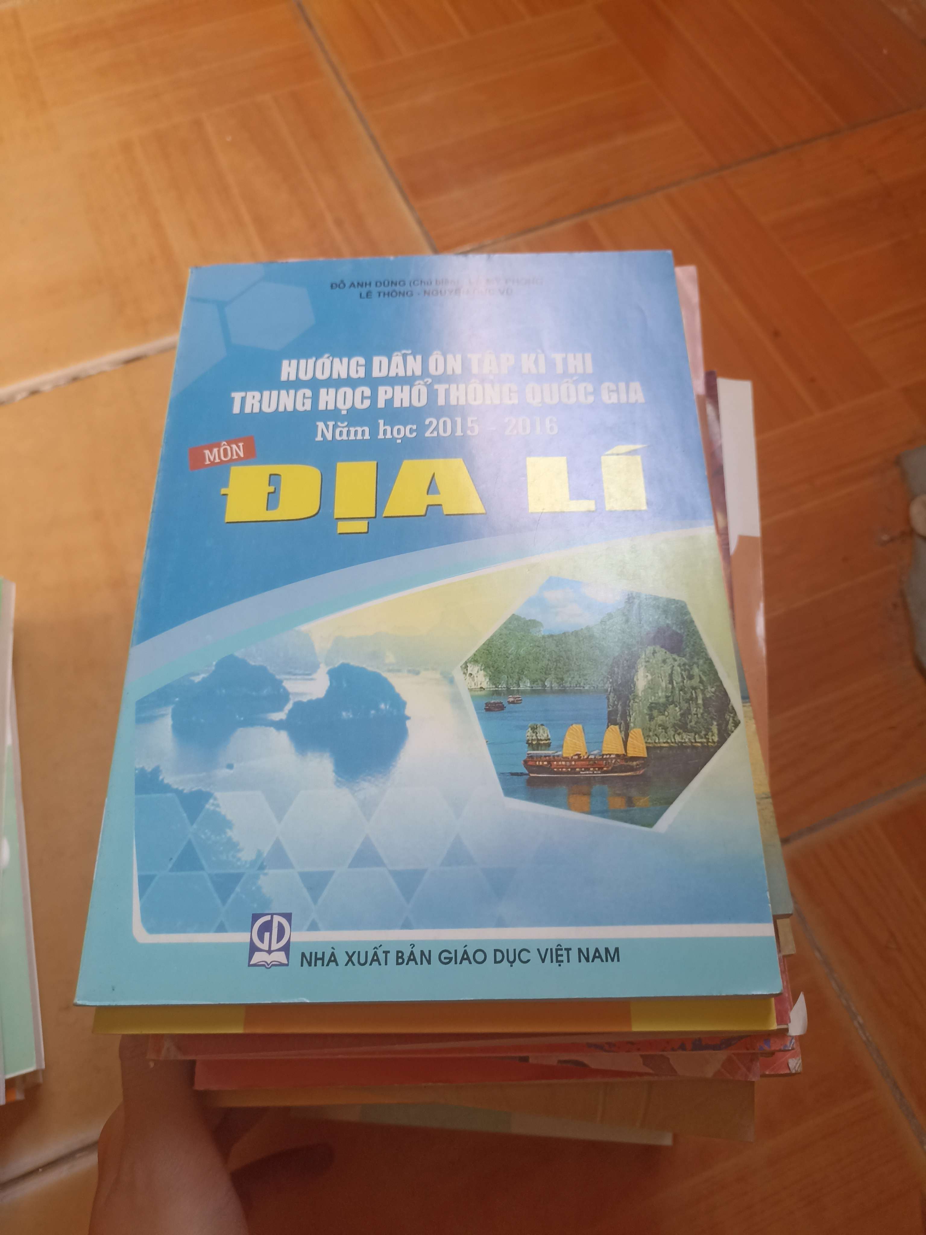 Hướng dẫn ôn thi kì thi trung học phổ thông quốc gia môn địa lí - Lê Thông 2016 (Tham khảo - luyện thi) VAVO1304-AK3ST3