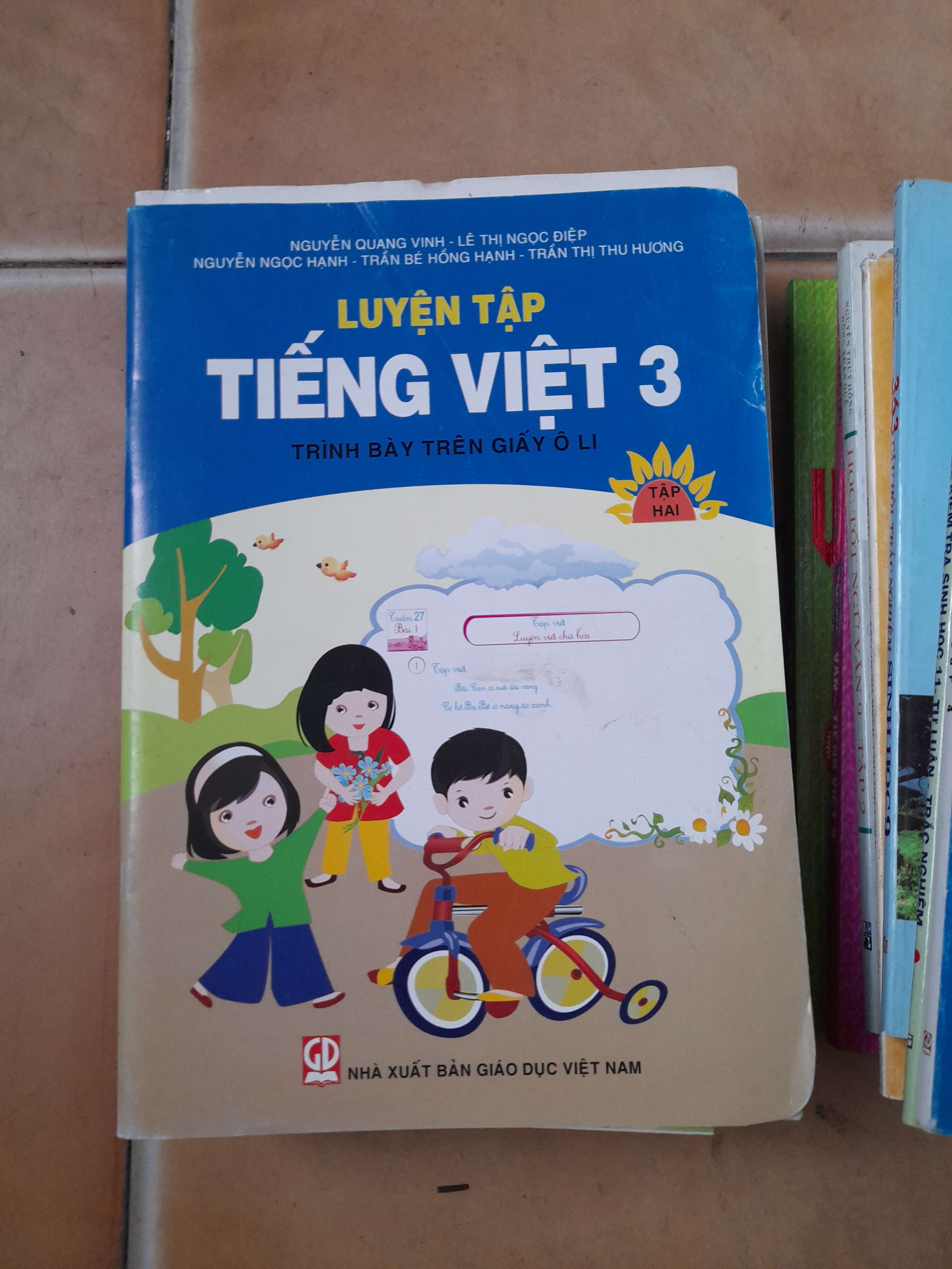 Luyện Tập Tiếng Việt 3 (Tập 2) - Nguyễn Quang Vinh, Lê Thị Ngọc Điệp, Nguyễn Ngọc Hạnh, Trần Bé Hồng Hạnh, Trần Thị Thu Hương 2018 (Tham khảo - luyện thi) VAVO1304-AK3ST1