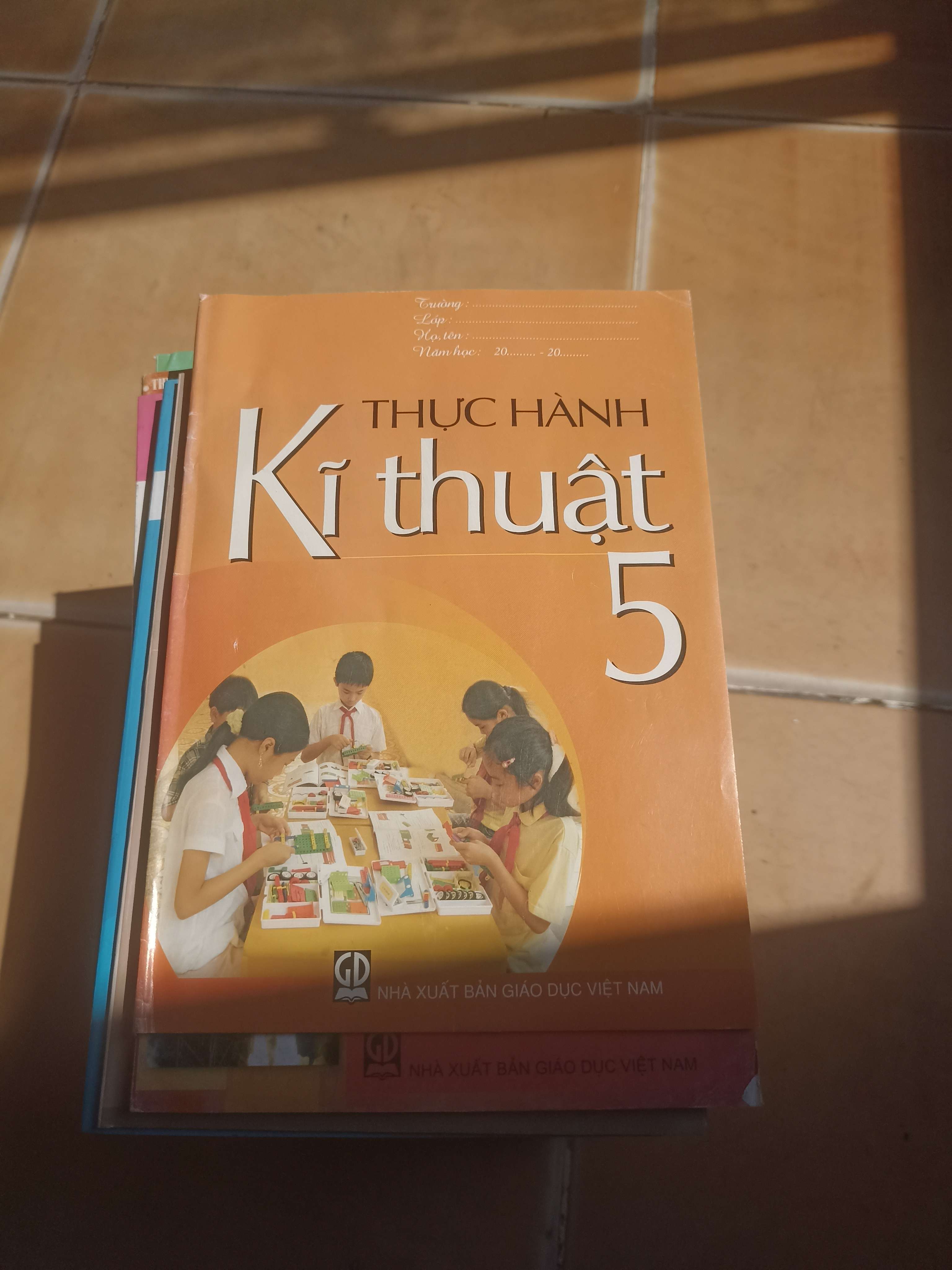 Thực Hành Kĩ Thuật 5 2011 (Giáo khoa) VAVO1304-AK3ST2
