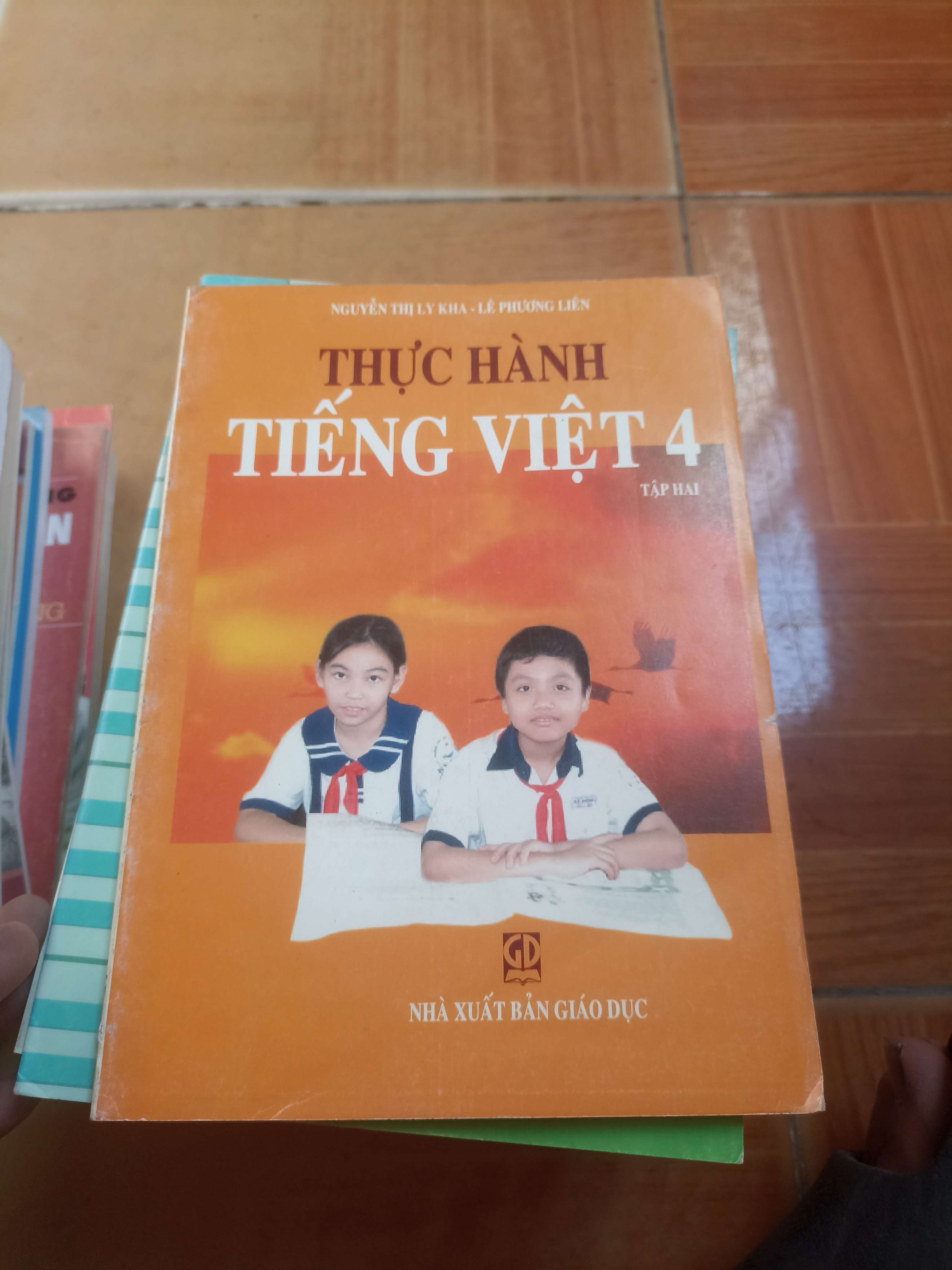 Thực hành tiếng Việt 4 tập hai - Ly Kha 2006 (Giáo khoa) VAVO1304-AK3ST4