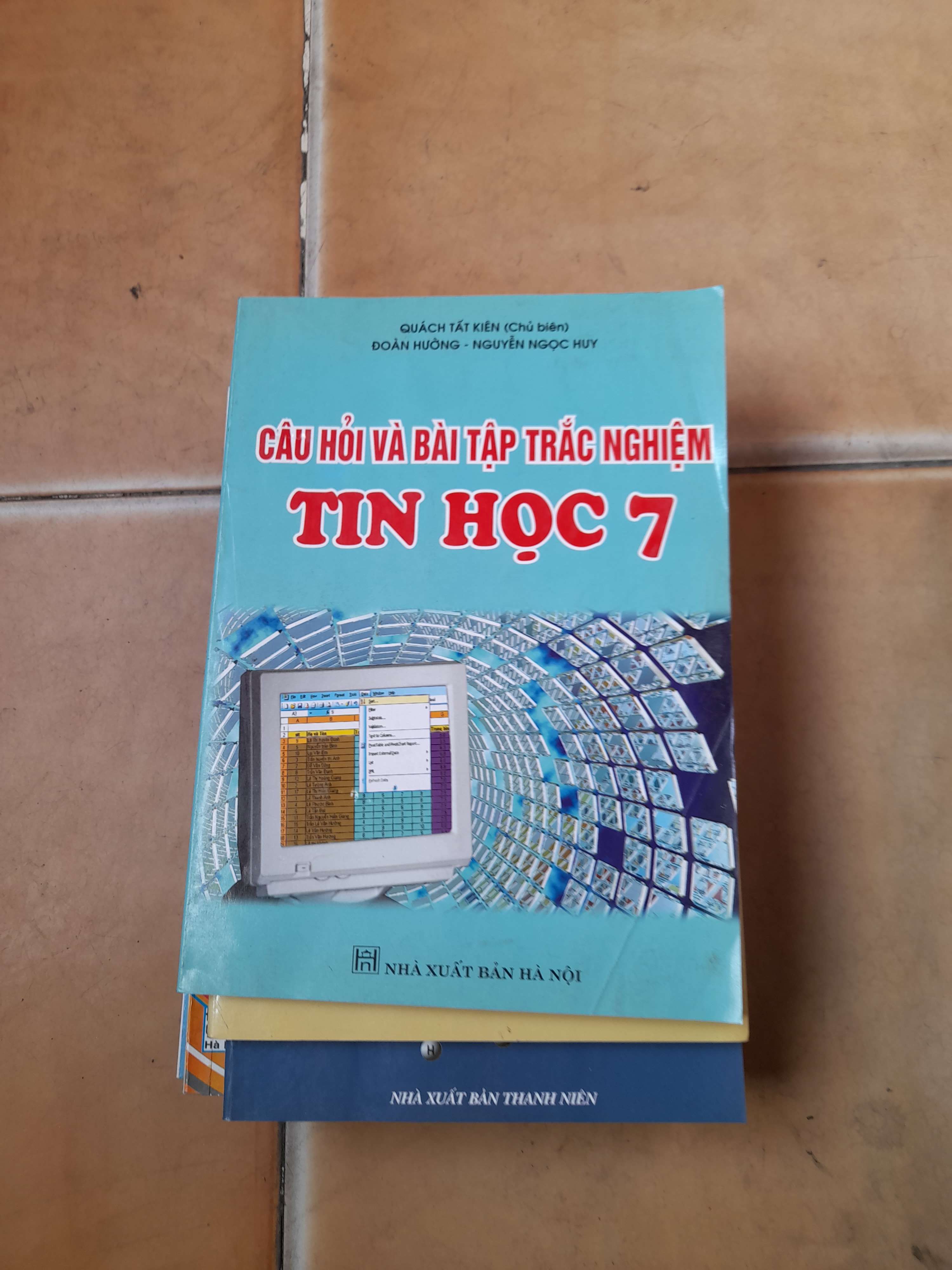 Câu hỏi và bài tập trắc nghiệm Tin học 7 - Quách Tất Kiên, Đoàn Hưởng, Nguyễn Ngọc Huy 2007 (Tham khảo - luyện thi) VAVO1304-AK3T4