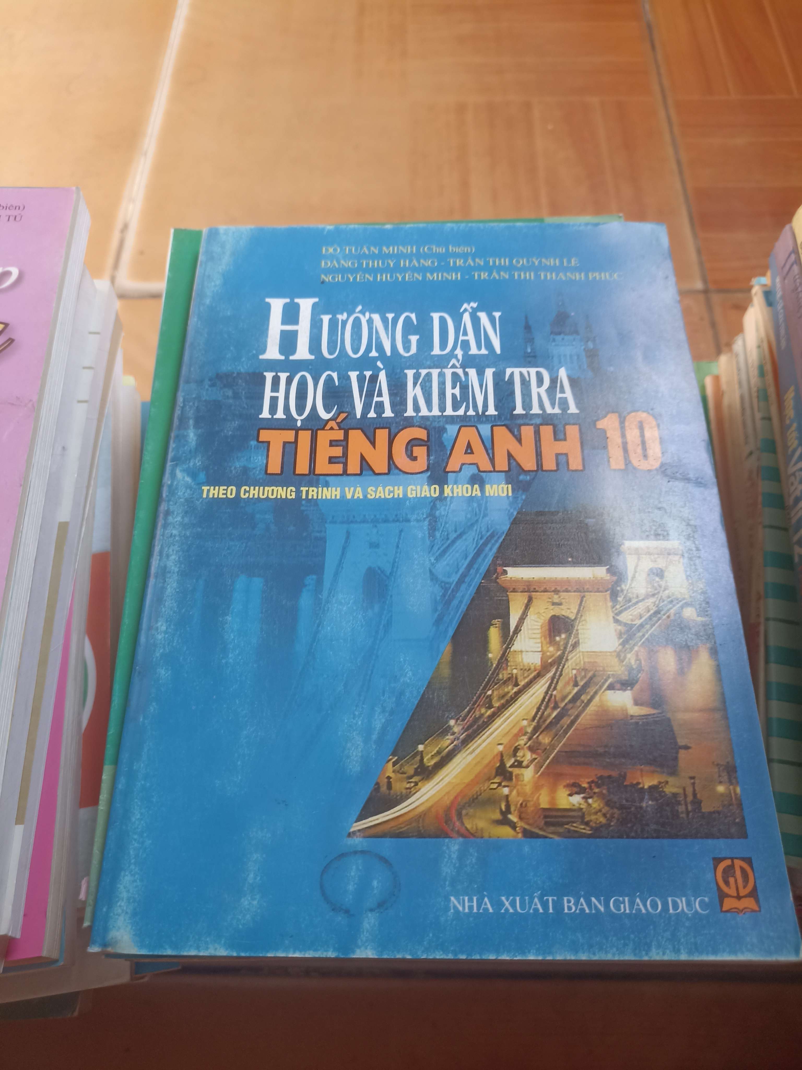 Hướng dẫn học và kiểm tra tiếng anh 10 - Tuấn Minh 2006 (Tham khảo - luyện thi) VAVO1304-AK3ST4