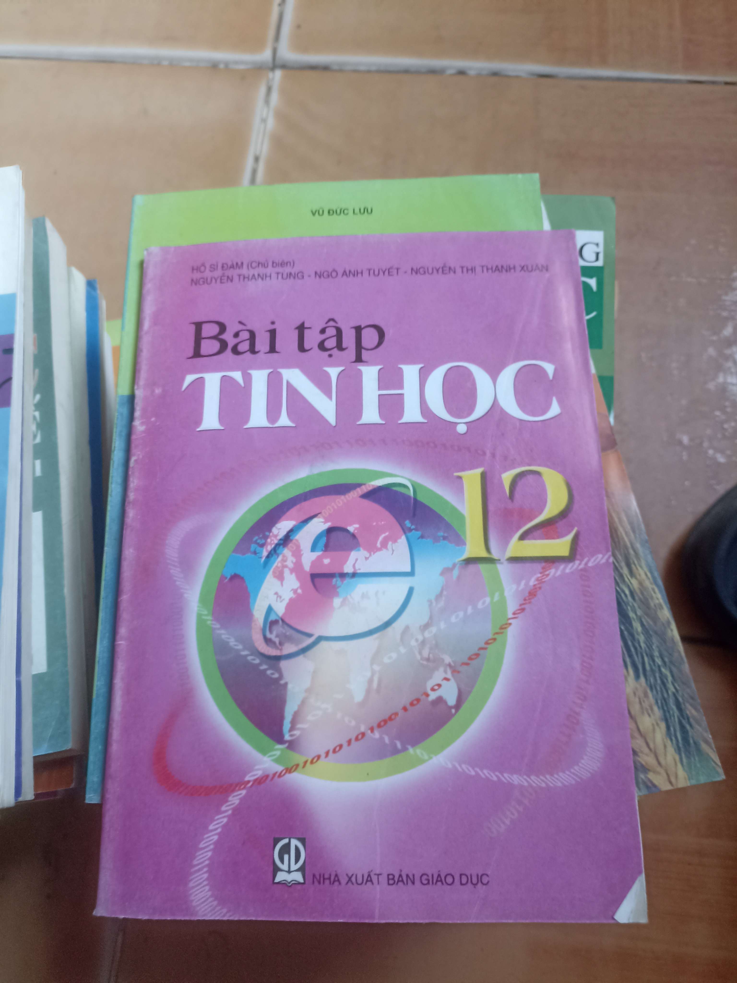 Bài tập tin học 12 - Sỹ Đàm 2008 (Giáo khoa) VAVO1304-AK4T1