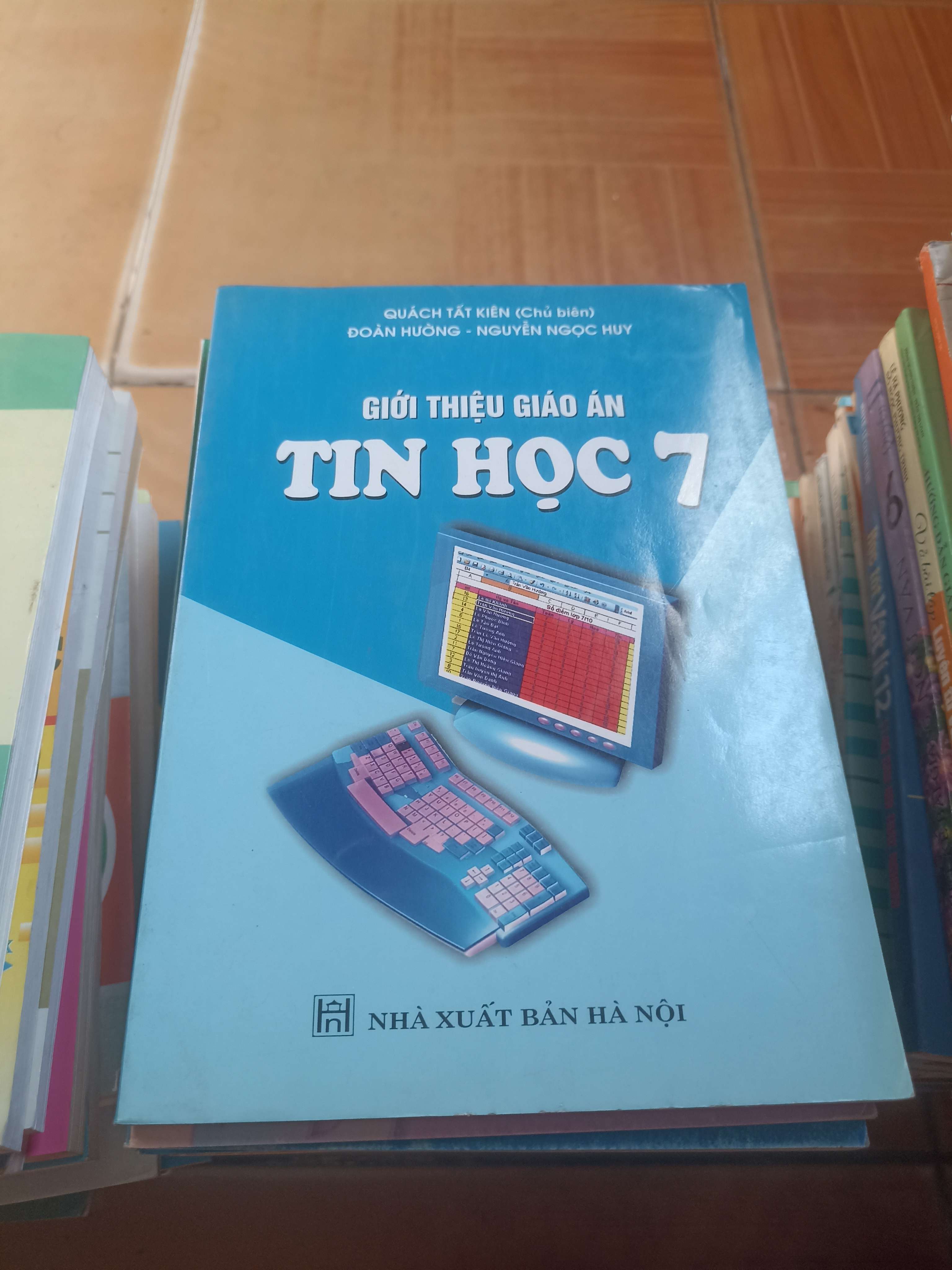 Giới thiệu giáo án tin học 7 - Tất Kiên 2007 (Tham khảo - luyện thi) VAVO1304-AK3ST4