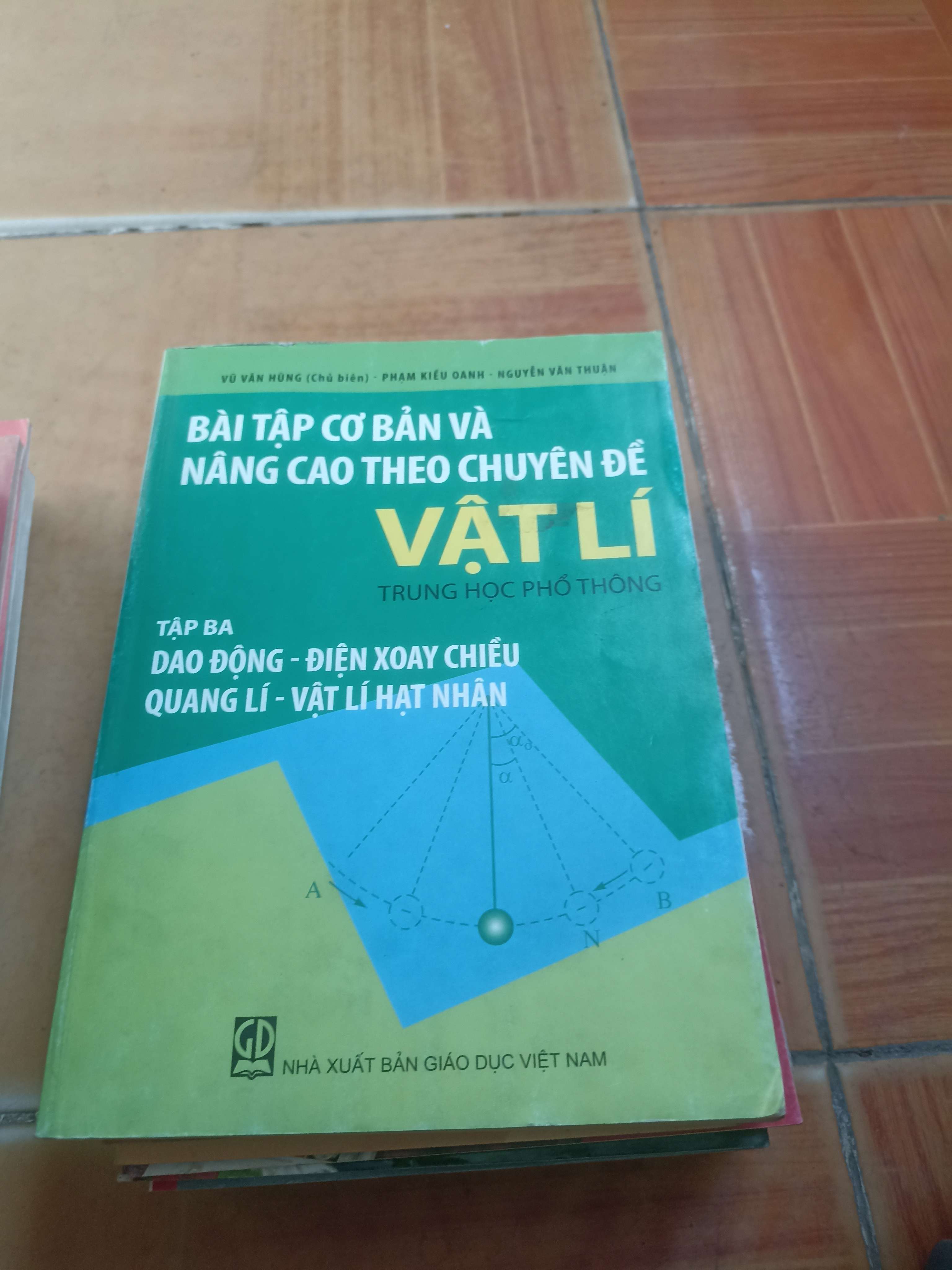 Bài tập cơ bản và nâng cao theo chuyên đề vật lí tập ba - Văn Hùng 2011 (Tham khảo - luyện thi) VAVO1304-AK3ST4