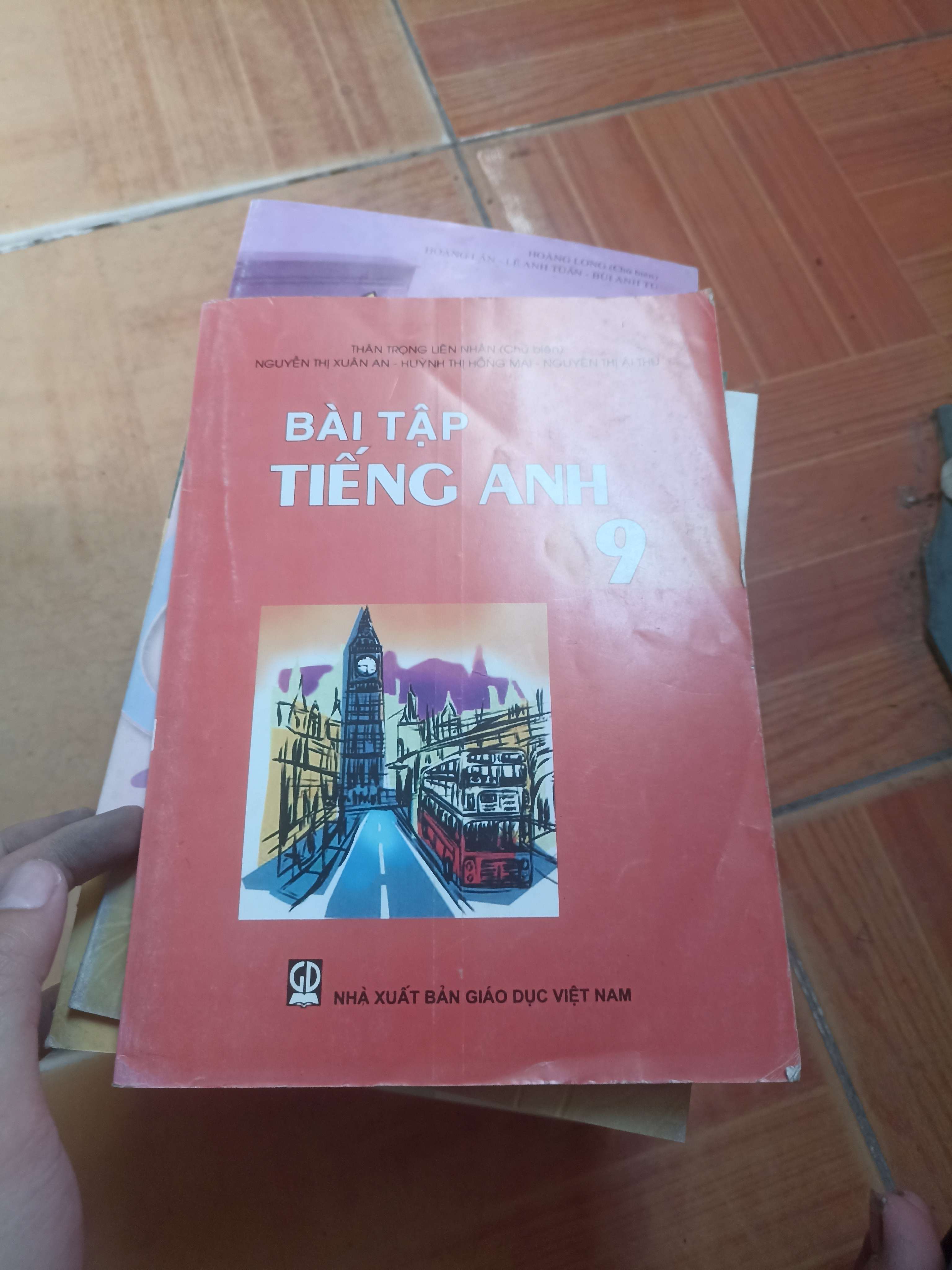 Bài tập tiếng anh 9 - Trọng Liên 2010 (Giáo khoa) VAVO1304-AK3ST3