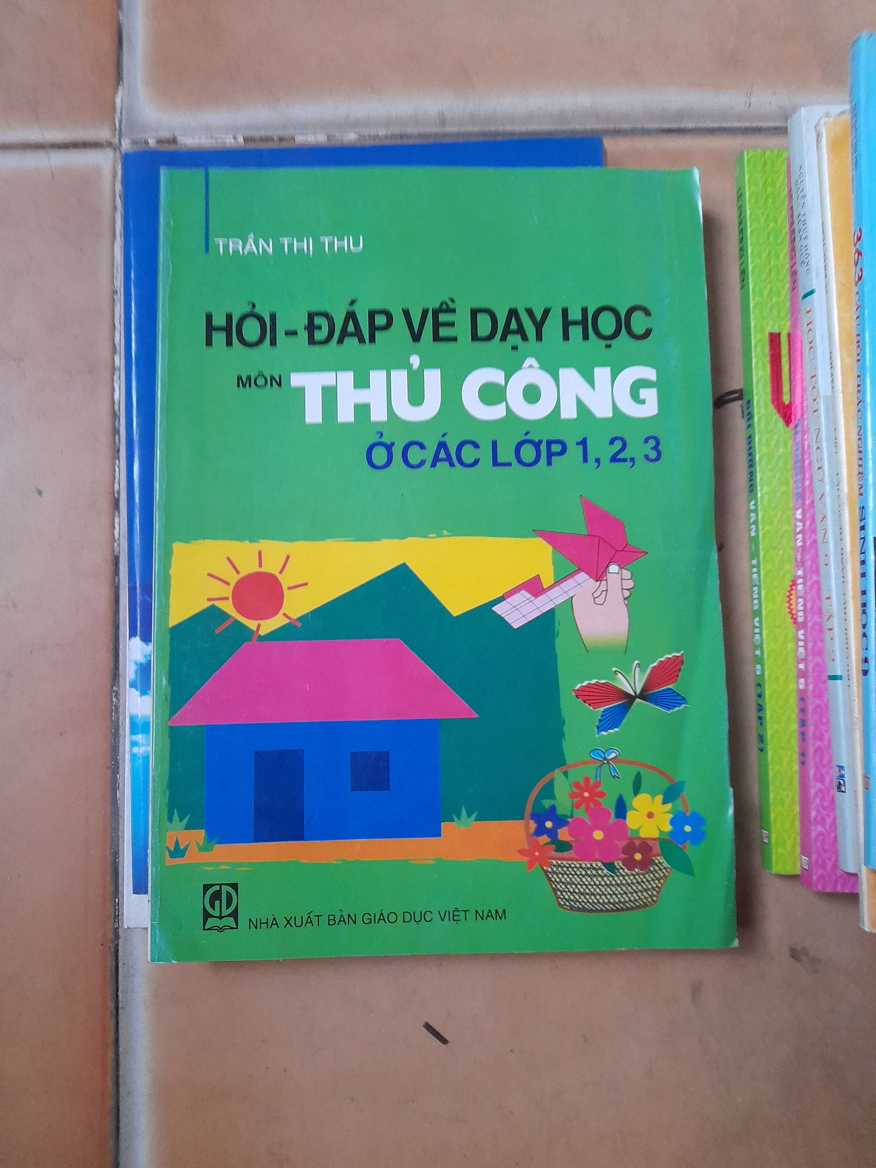 Hỏi - Đáp Về Dạy Học Môn Thủ Công Ở Các Lớp 1, 2, 3 - Trần Thị Thu 2010 (Tham khảo - luyện thi) VAVO1304-AK3ST1