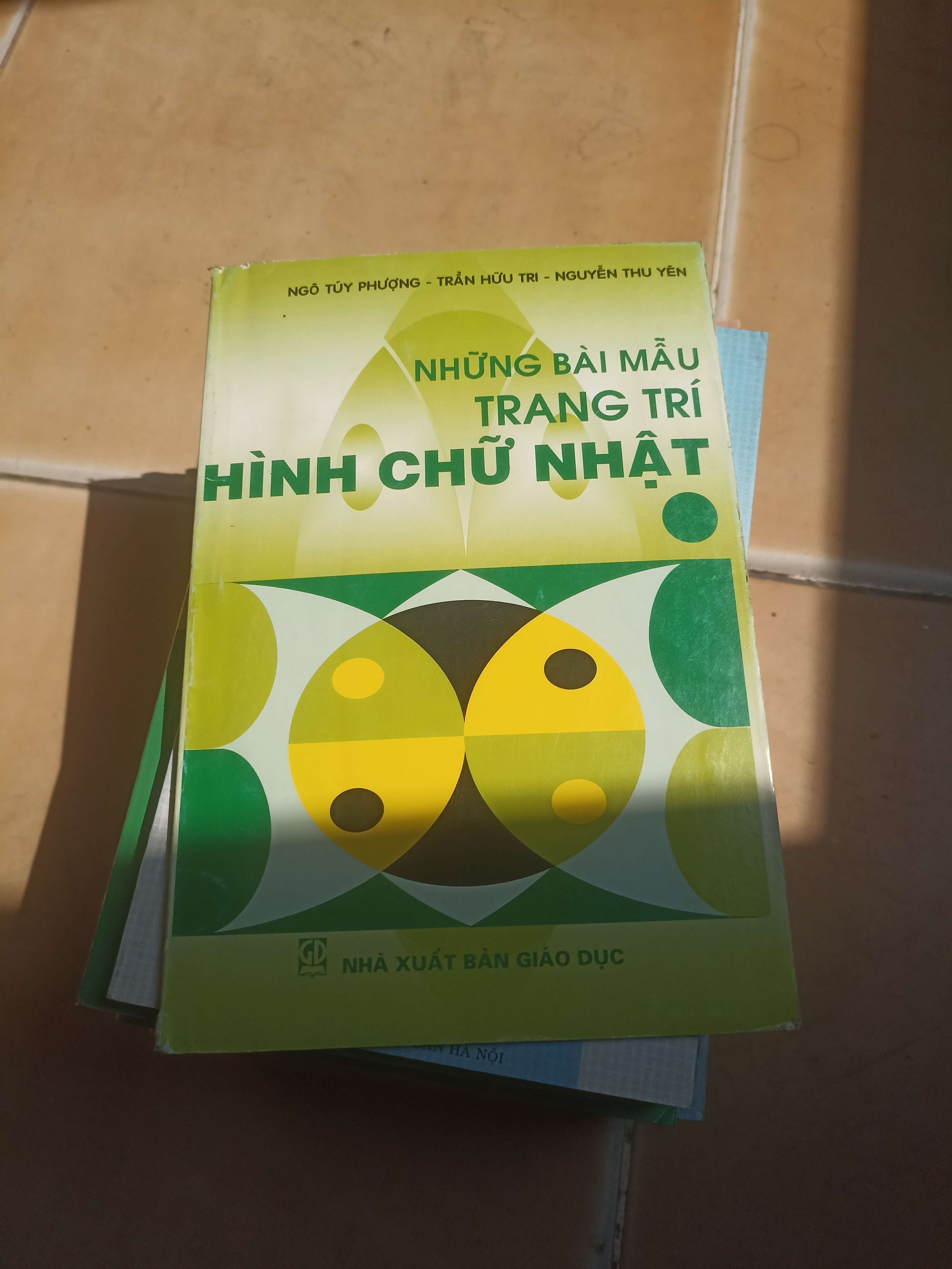 Những Bài Mẫu Trang Trí Hình Chữ Nhật – Ngô Túy Phượng, Trần Hữu Tri, Nguyễn Thu Yên 2009 (Giáo khoa) VAVO1304-AK3ST2