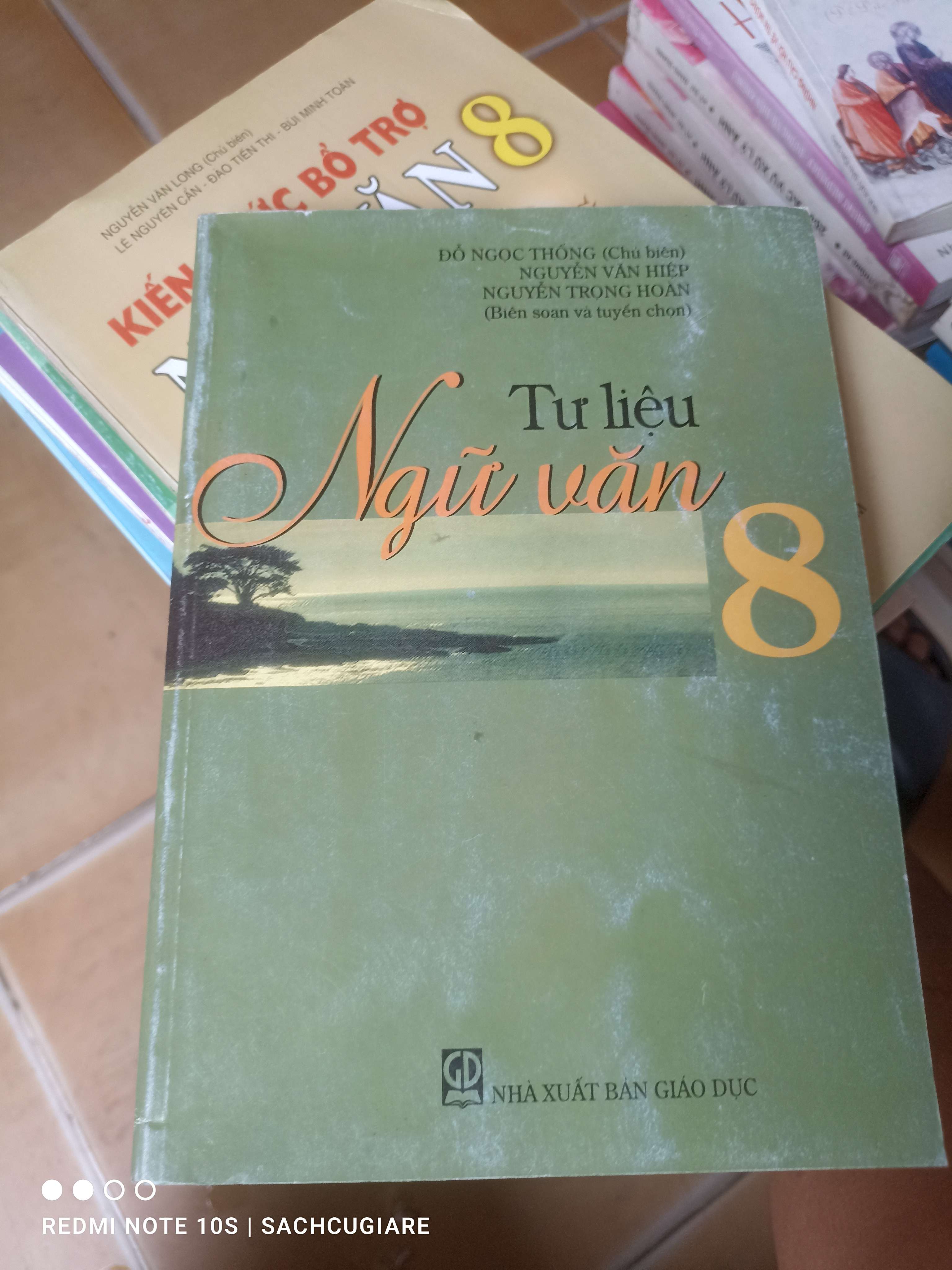 Tư Liệu Ngữ Văn 8 - Đỗ Ngọc Thống, Nguyễn Văn Hiệp, Nguyễn Trọng Hoàn 2004 (Tham khảo - luyện thi) VAVO1304-AK3T3