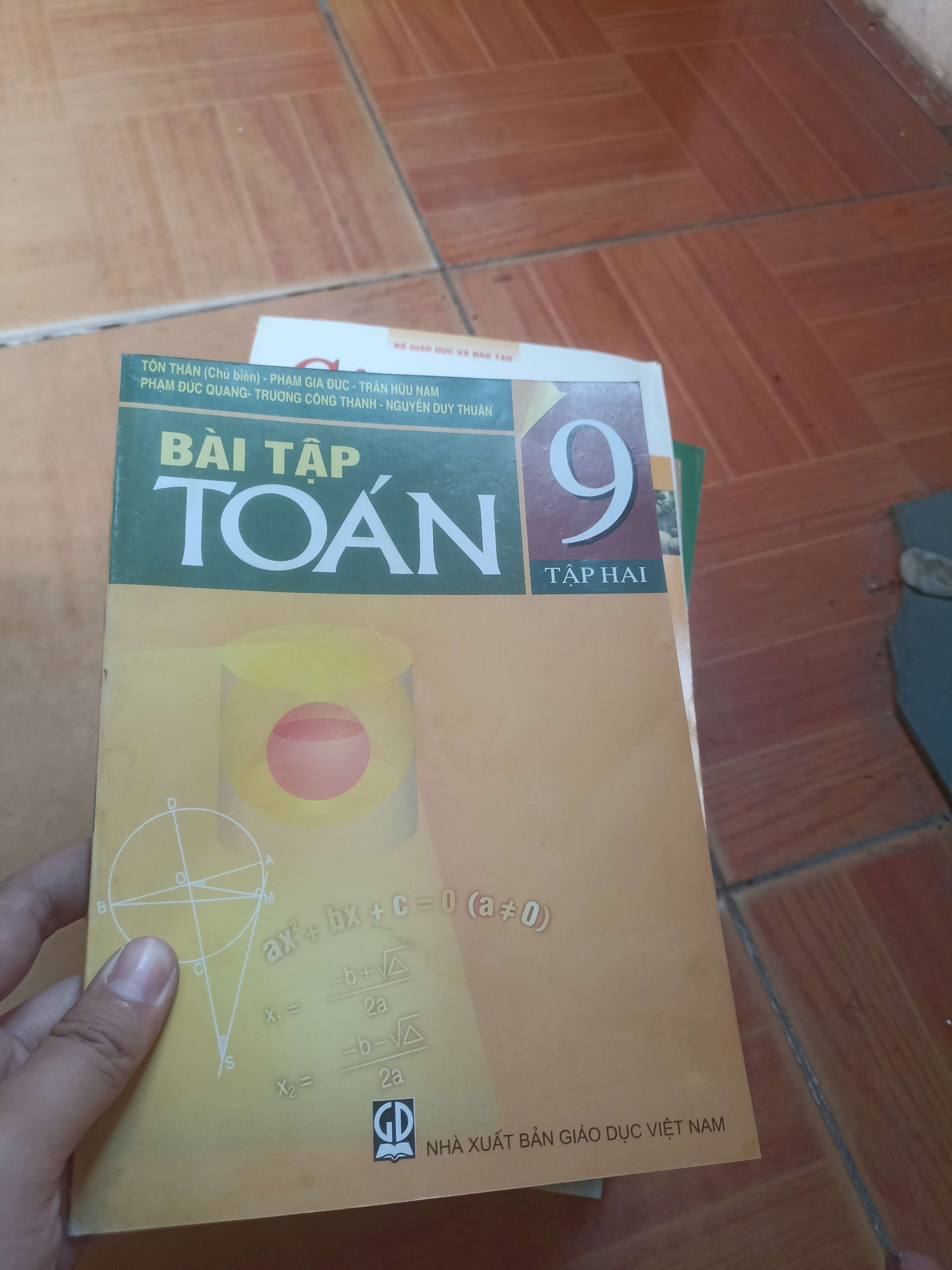 Bài tập toán 9 tập hai - Tôn Thân 2014 (Giáo khoa) VAVO1304-AK3ST3