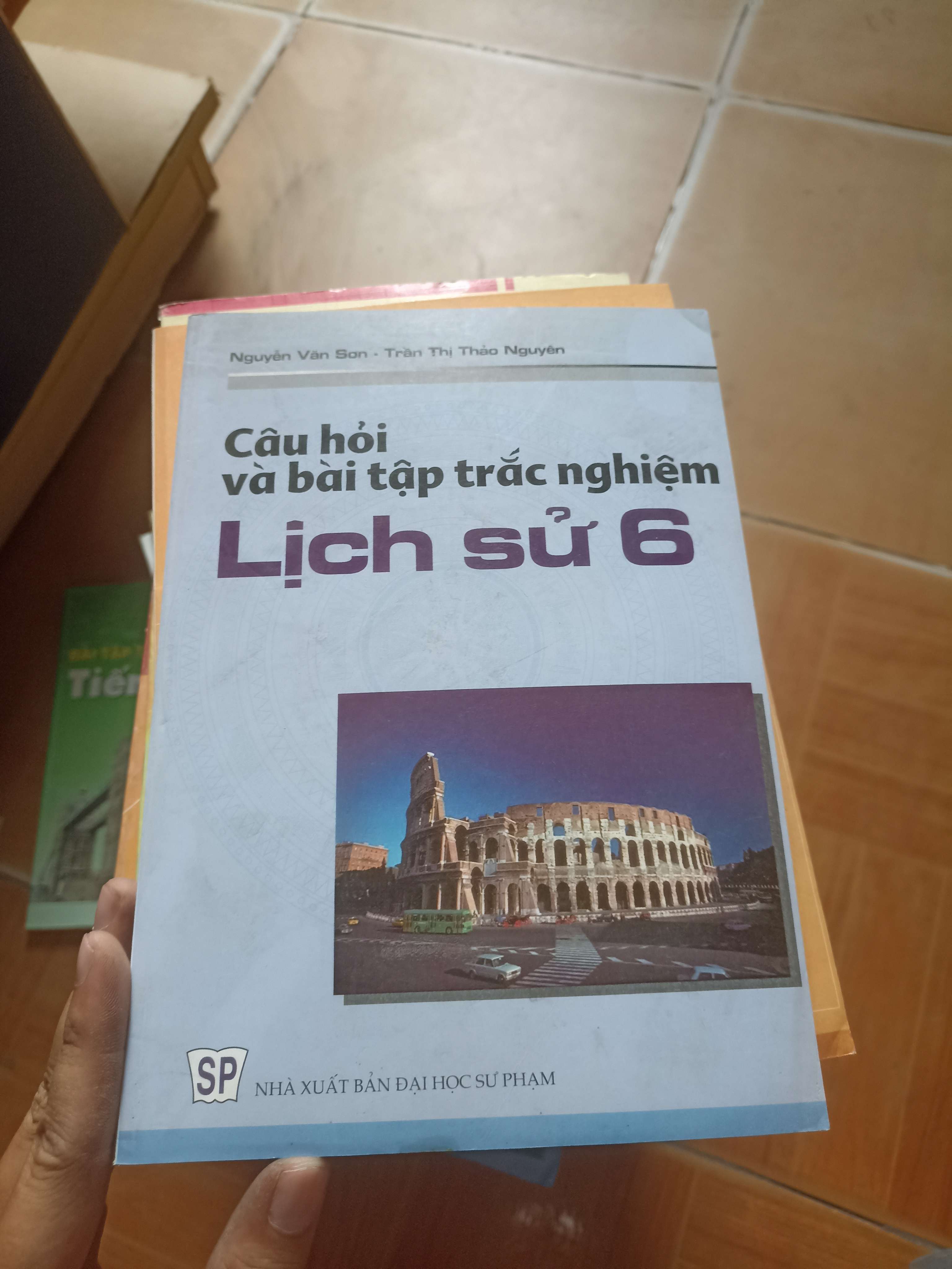 Câu hỏi và bài tập trắc nghiệm lịch sử 6 - Văn Sơn 2004 (Giáo khoa) VAVO1304-AK3ST3