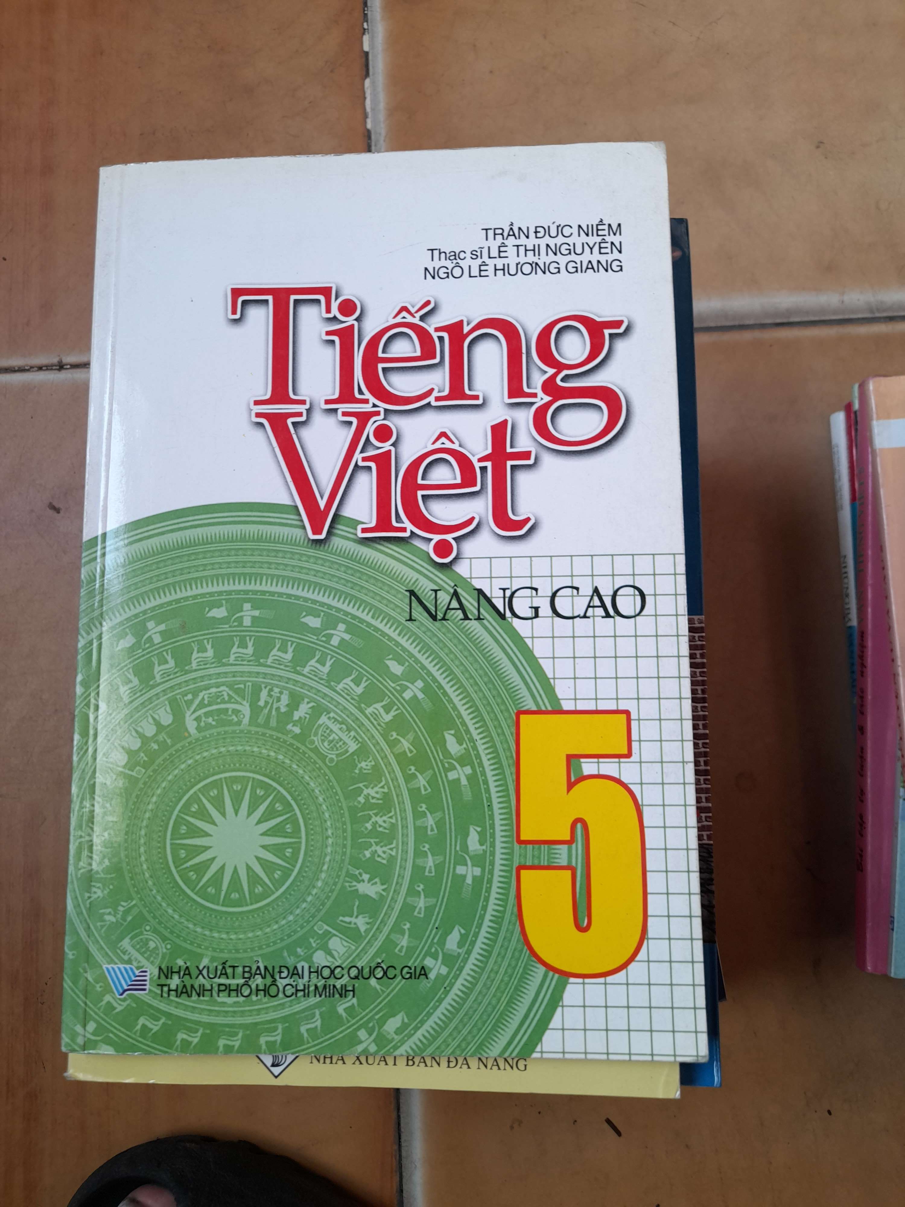 Tiếng Việt Nâng Cao 5 - Trần Đức Niềm, Lê Thị Nguyên, Ngô Lê Hương Giang 2011 (Tham khảo - luyện thi) VAVO1304-AK3ST1