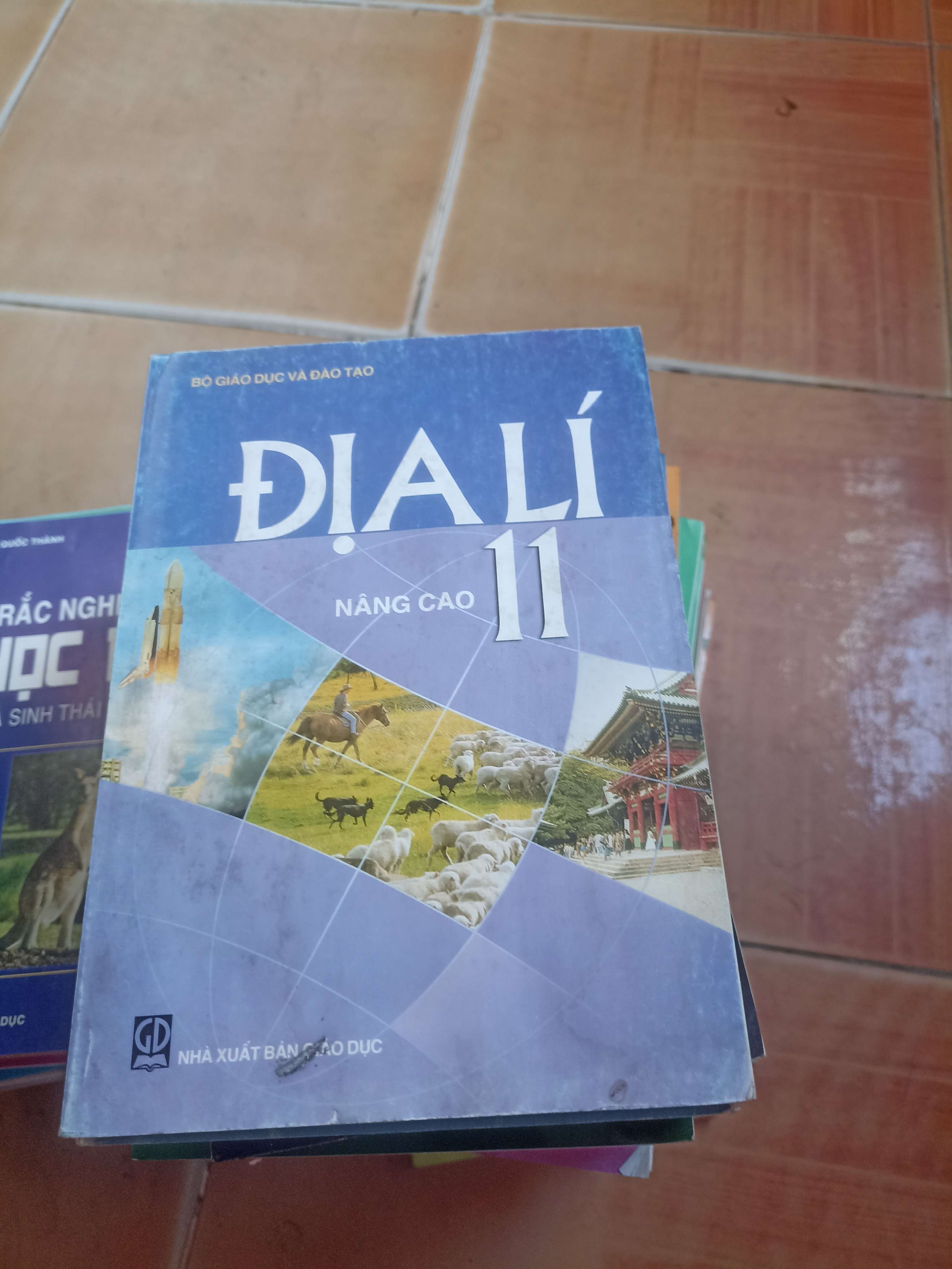 Địa lí 11 nâng cao 2008 (Giáo khoa) VAVO1304-AK4T1