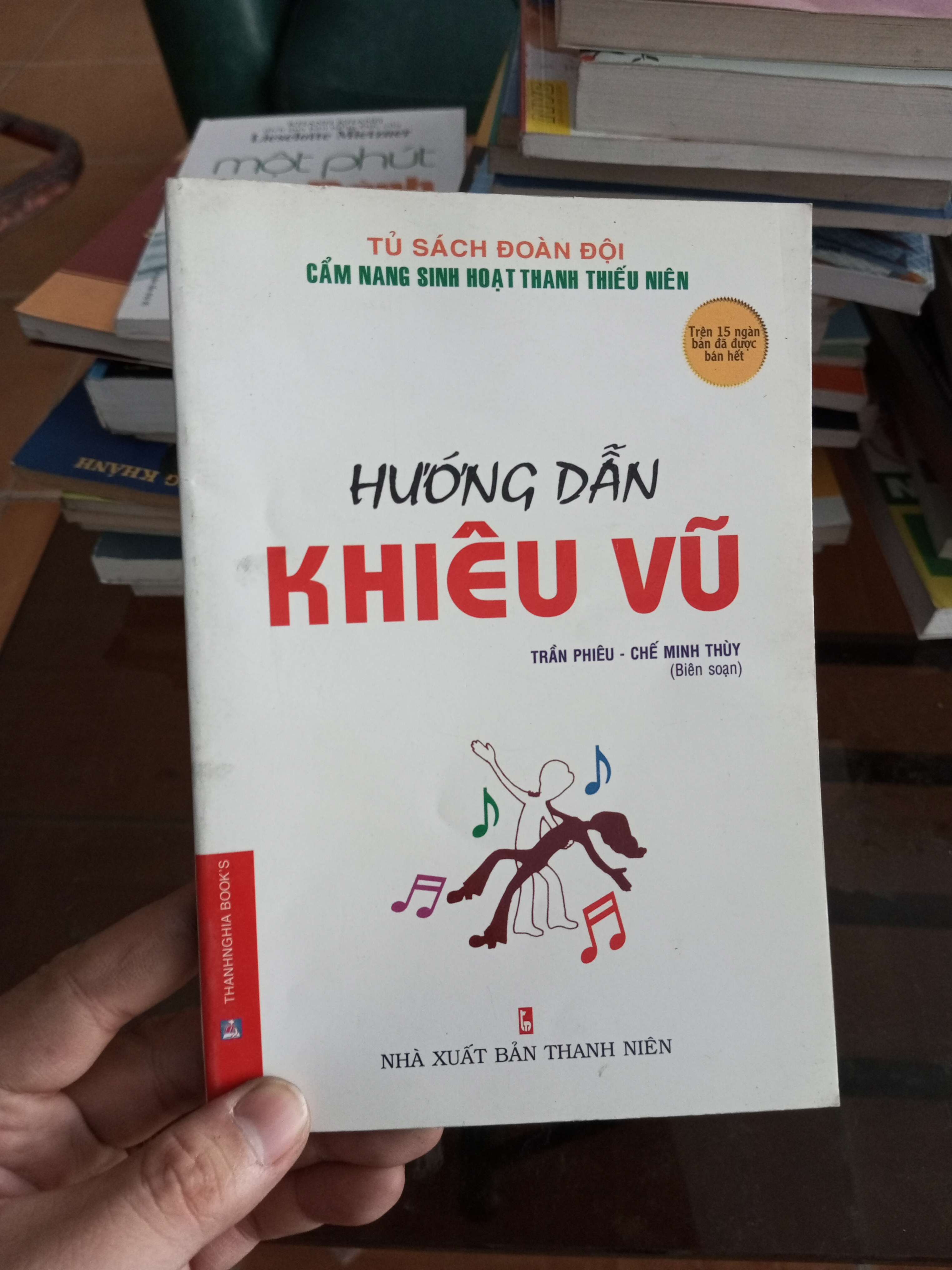 Hướng dẫn khiêu vũ - Trần Phiêu 2006 (Sách giáo khoa - giáo trình) VAVO1304-A0