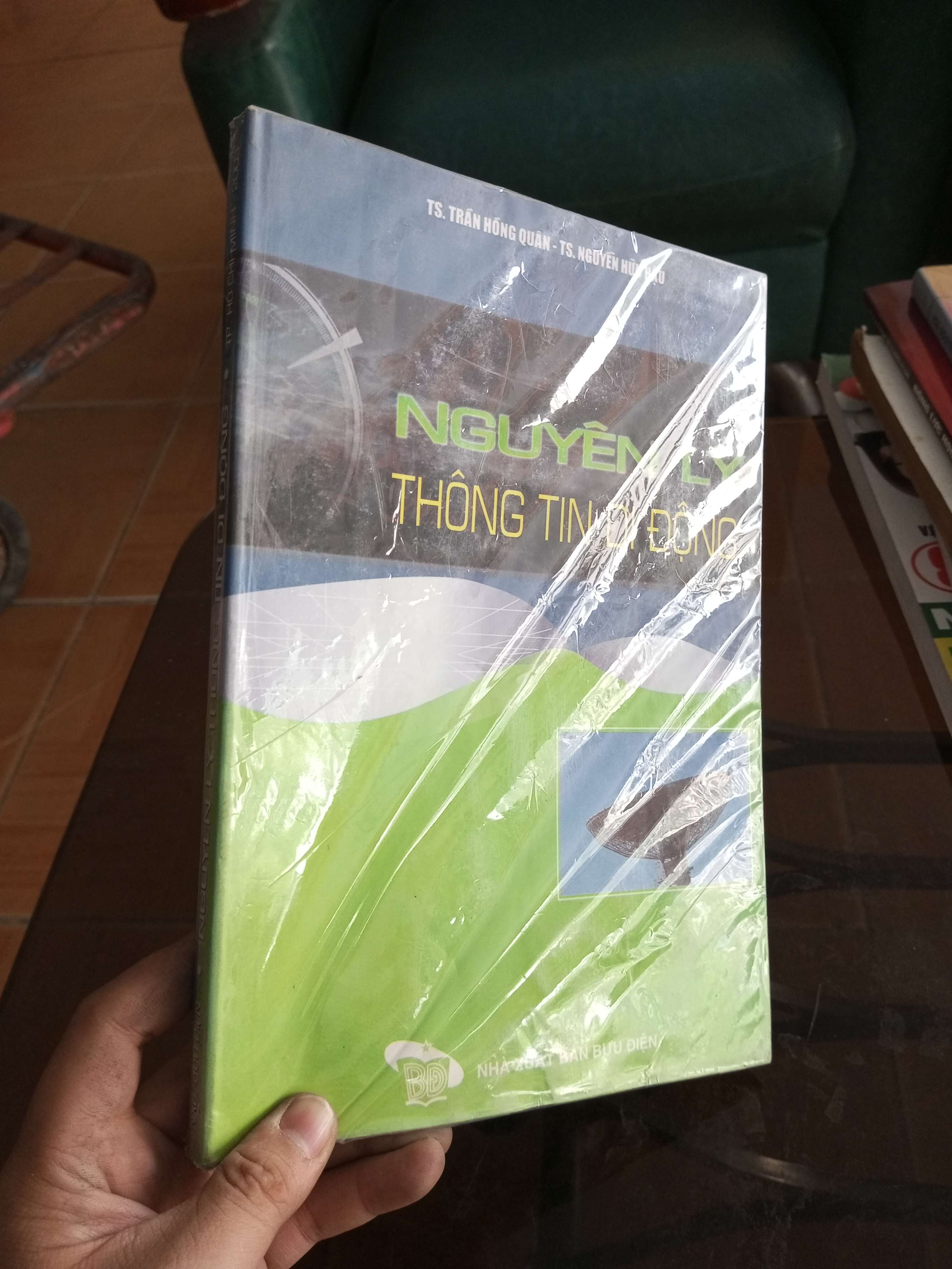 Nguyên lí thông tin di động - Hồng Quân (Sách giáo khoa - giáo trình) VAVO1304-A0