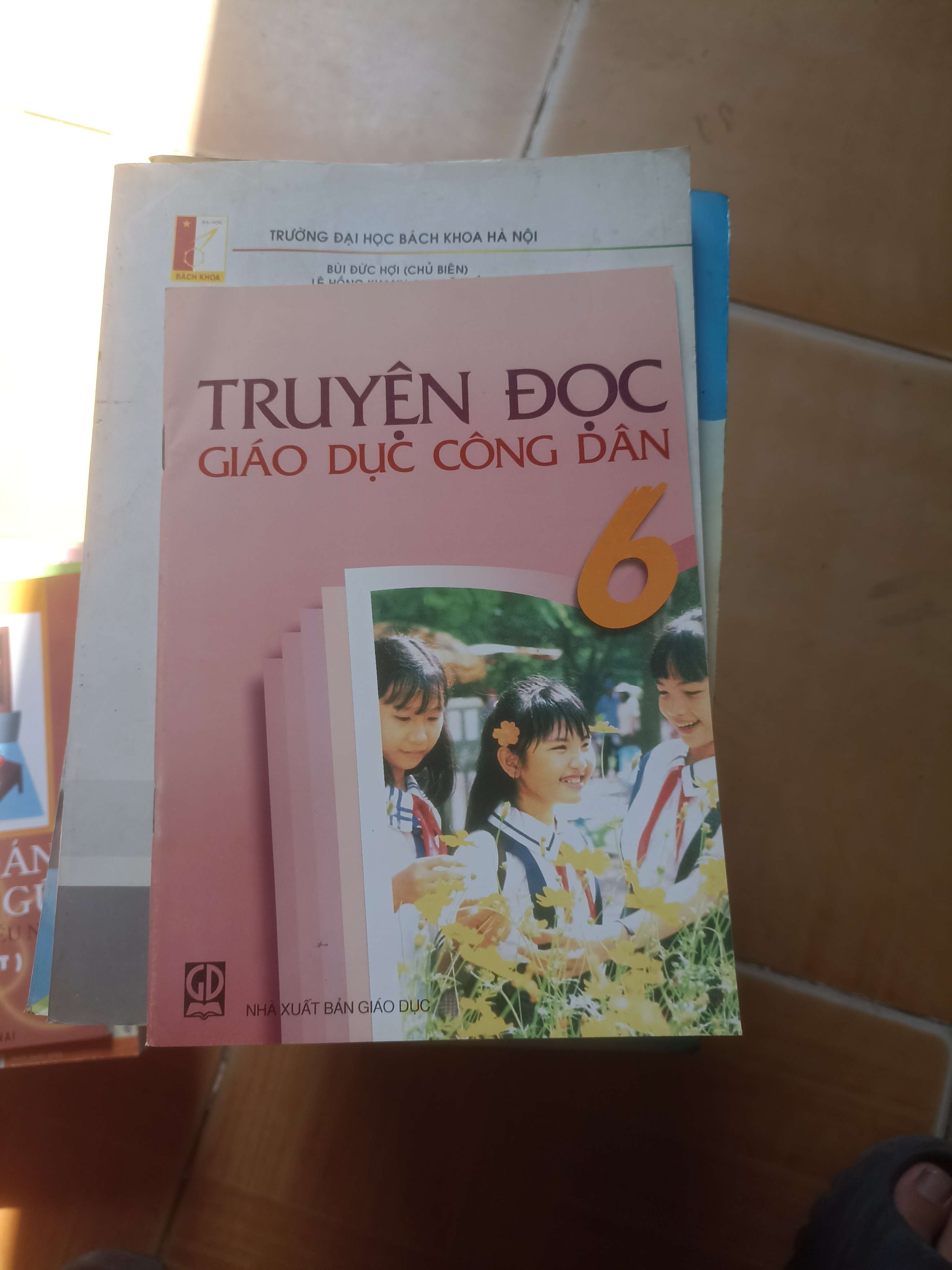 Truyện Đọc Giáo Dục Công Dân 6 2003 (Giáo khoa) VAVO1304-AK3ST2