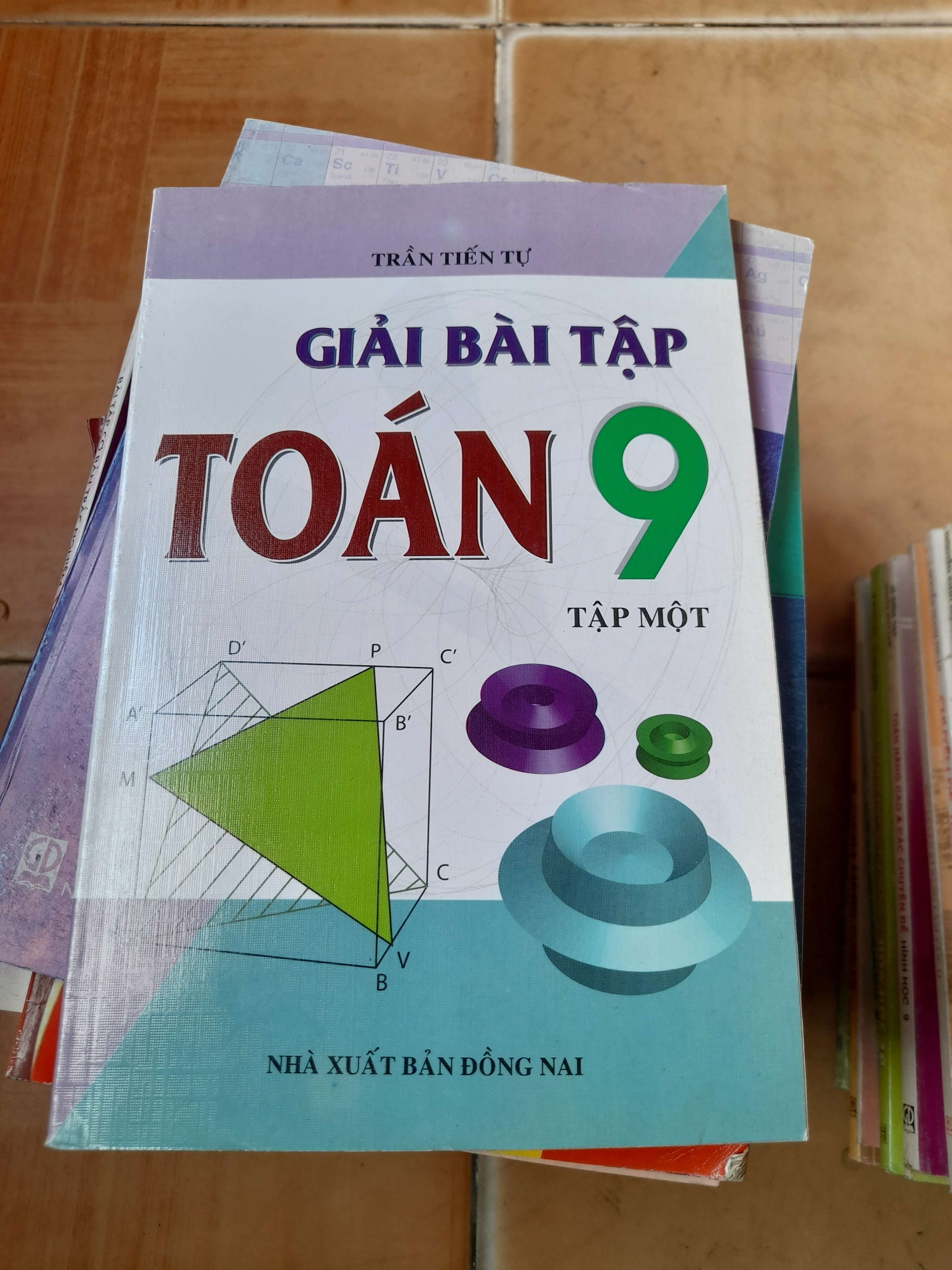 Giải Bài Tập Toán 9 (Tập 1) - Trần Tiến Tự 2012 (Tham khảo - luyện thi) VAVO1304-AK3T4