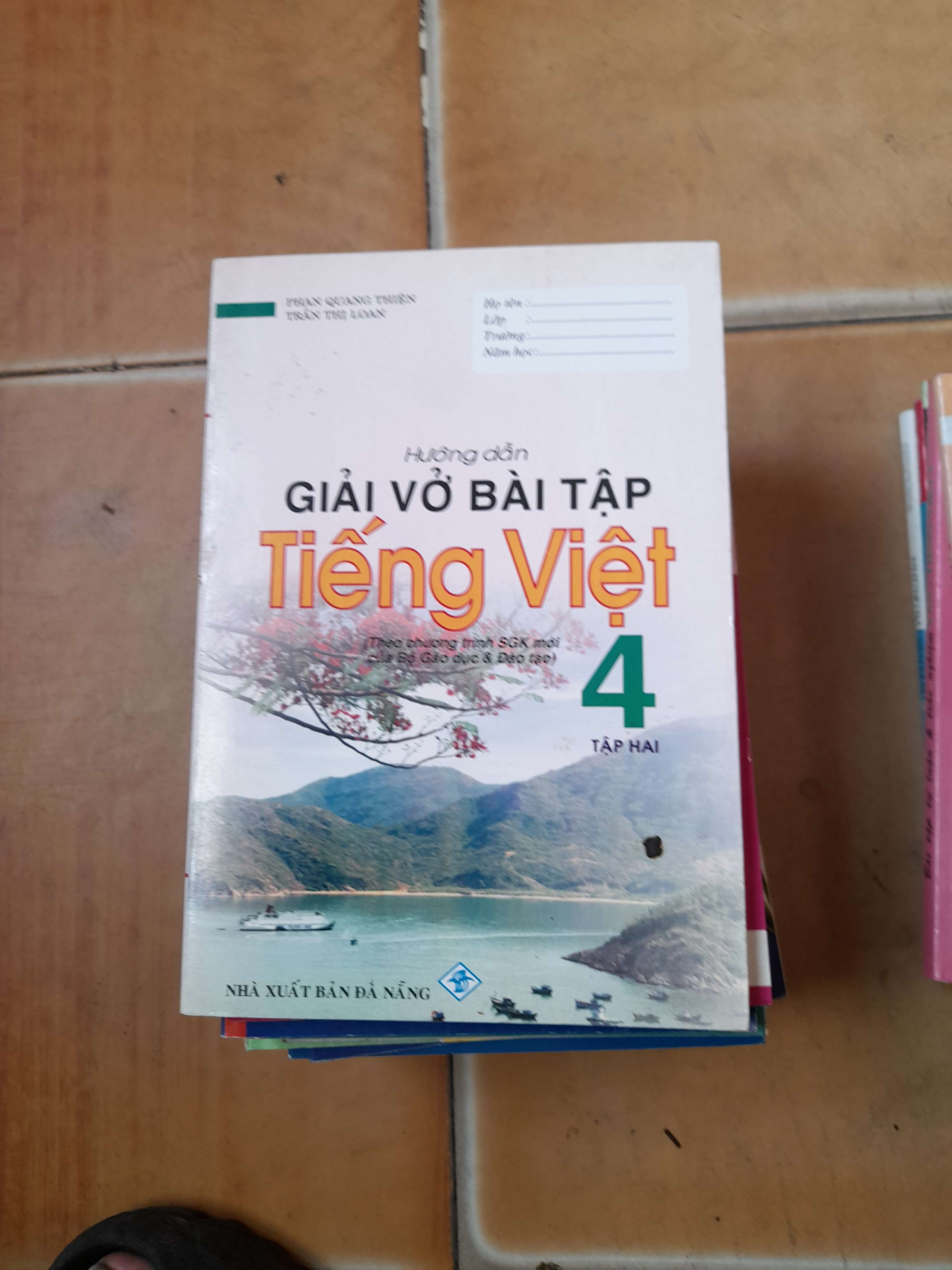 Hướng Dẫn Giải Vở Bài Tập Tiếng Việt 4 (Tập Hai) - Phan Quang Thiện, Trần Thị Loan 2006 (Tham khảo - luyện thi) VAVO1304-AK3ST1