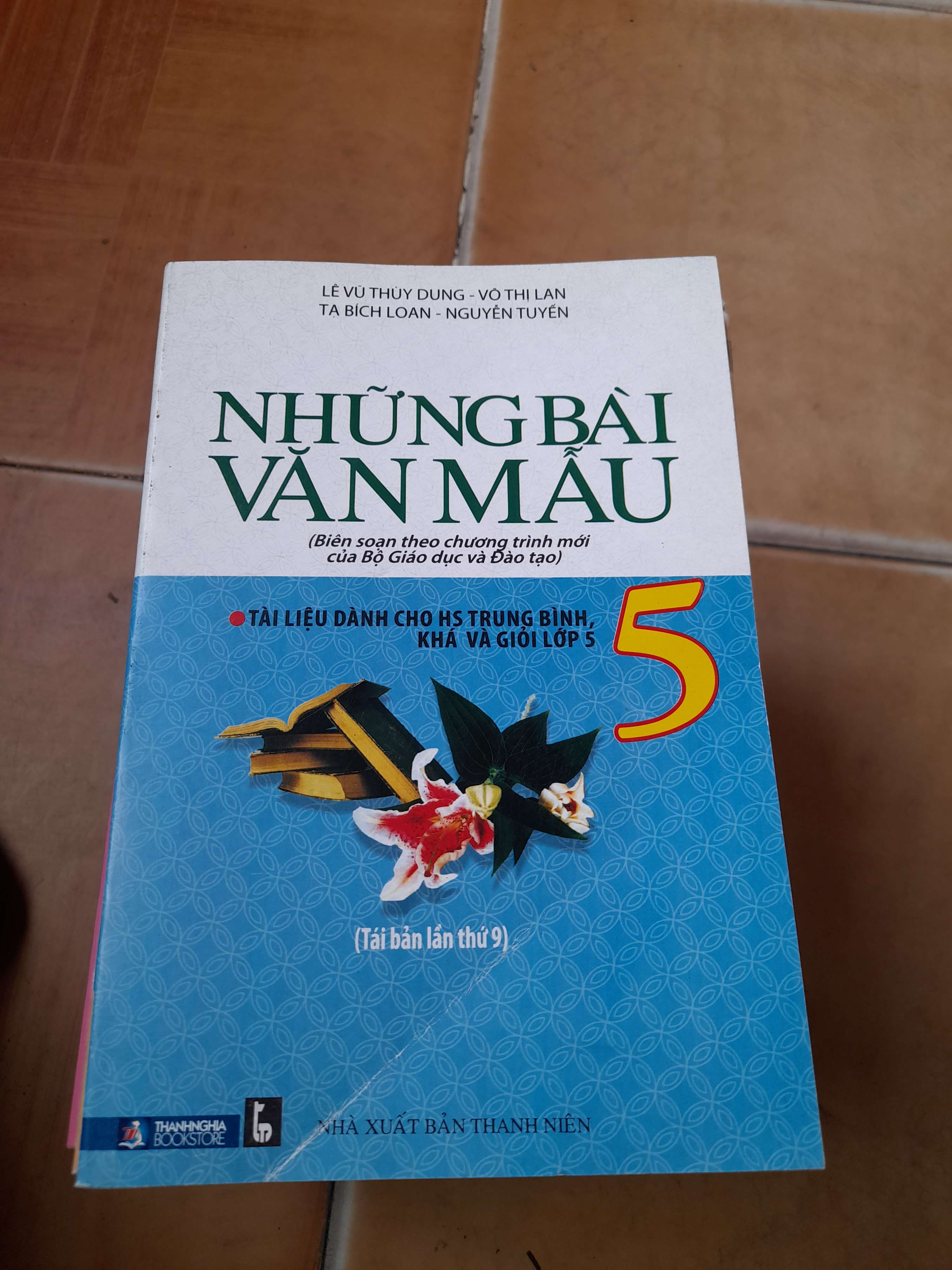 Những bài văn mẫu 5 - Lê Vũ Thùy Dung, Võ Thị Lan, Tạ Bích Loan, Nguyễn Tuyên 2016 (Tham khảo - luyện thi) VAVO1304-AK3ST1