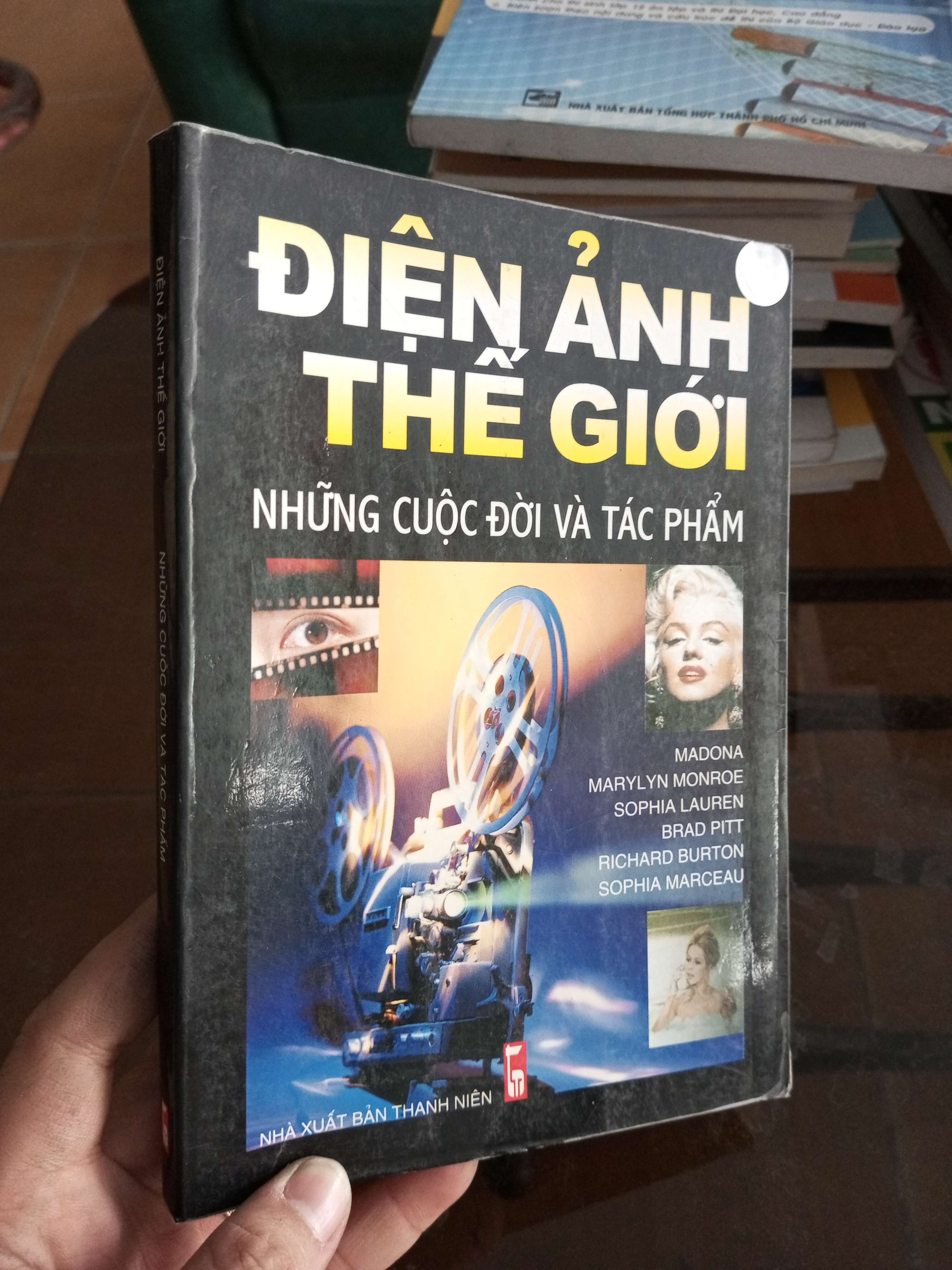 Những cuộc đời và tác phẩm - Madona 2006 (Văn học nước ngoài) VAVO1304-A0