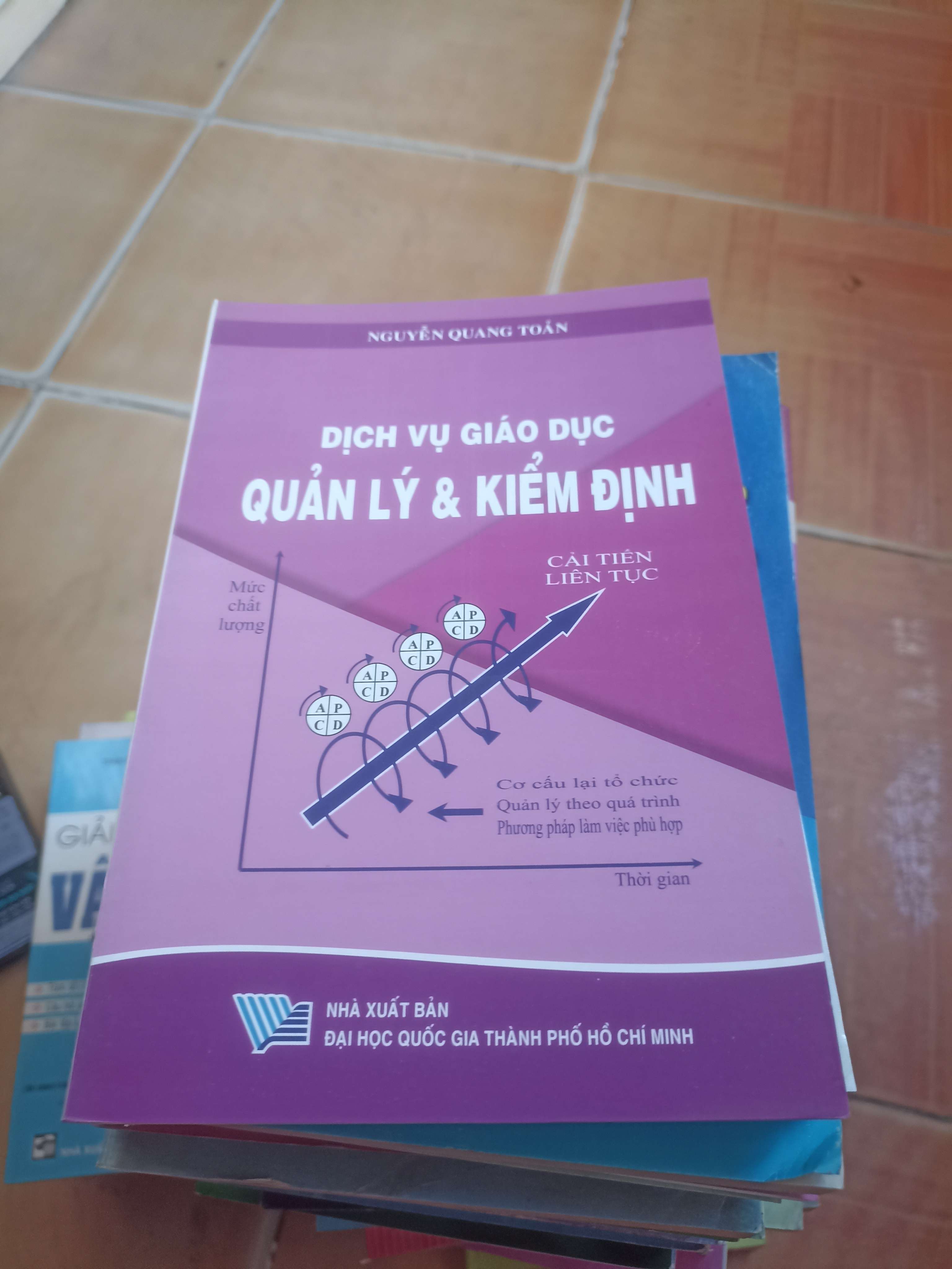 Dịch vụ giáo dục quản lý và kiểm định - Quang Toản 2014 (Sách giáo khoa - giáo trình) VAVO1304-AK4T1