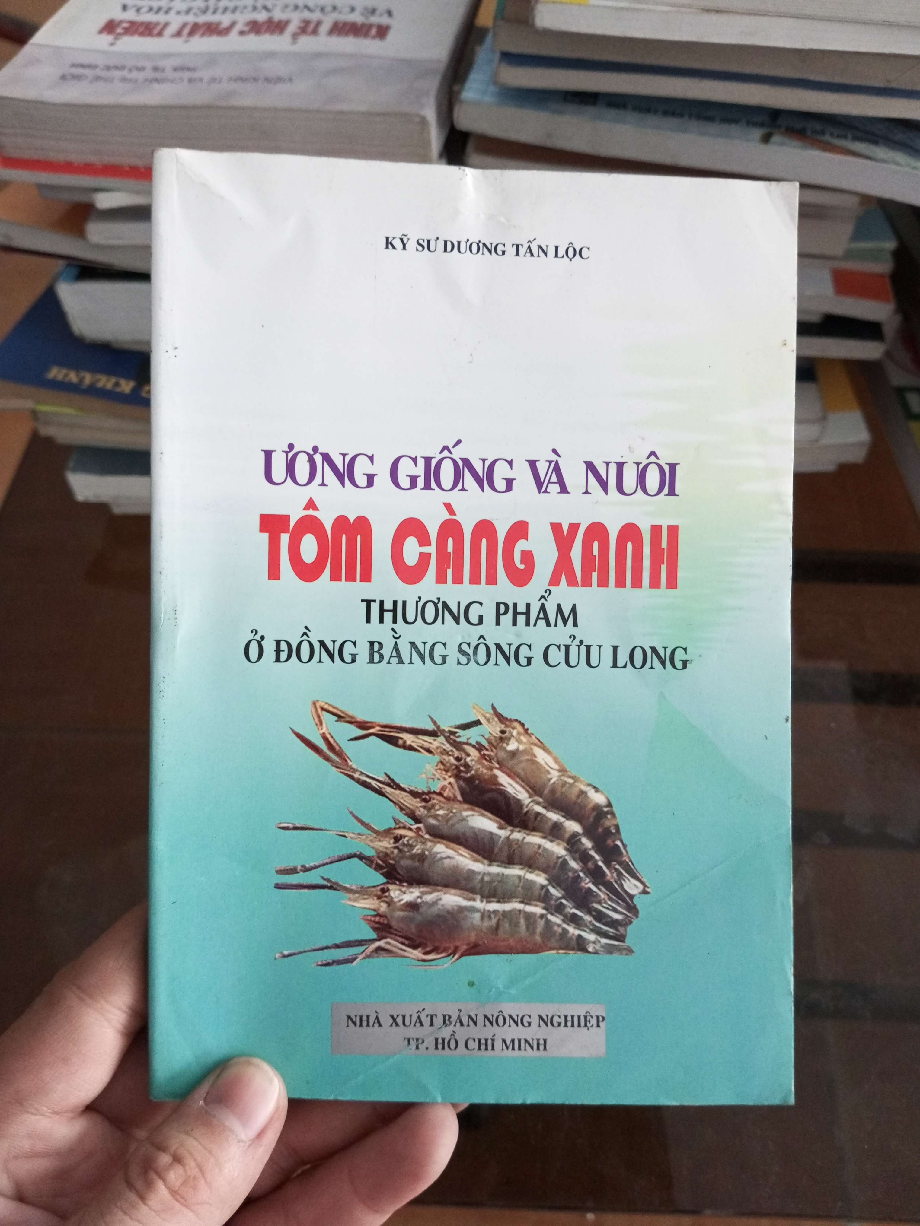 Uơng giống và nuôi tôm càng xanh - Tấn Lộc 2001 (Sách giáo khoa - giáo trình) VAVO1304-A0