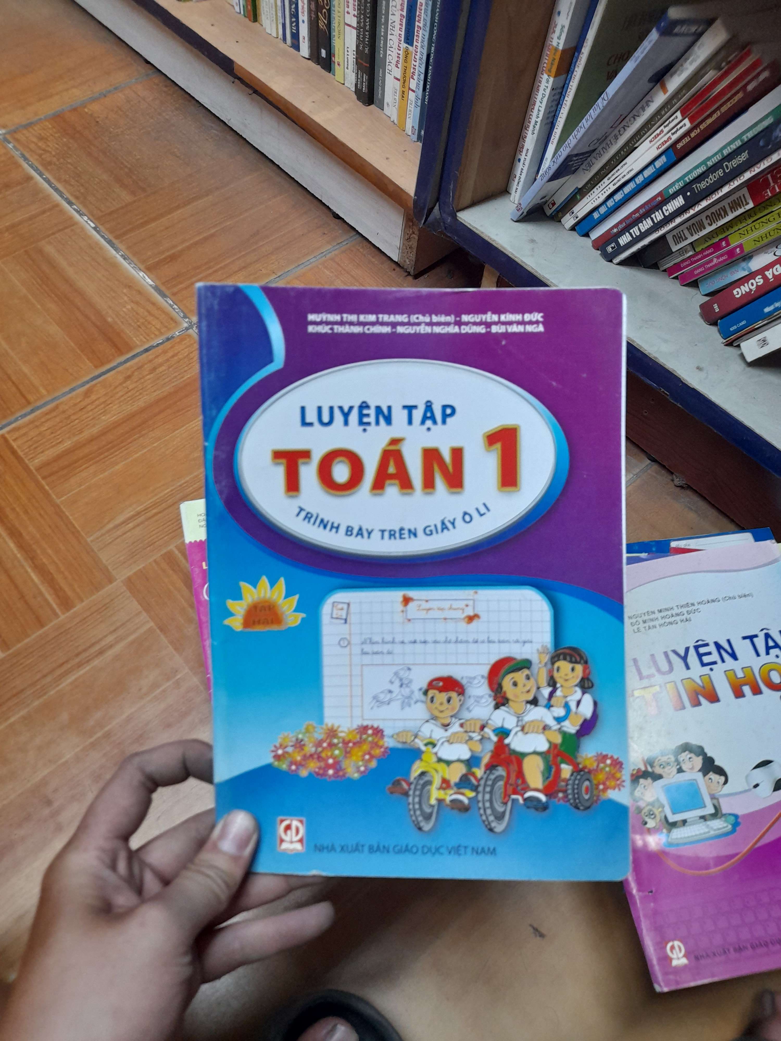 Luyện Tập Toán 1 (Trình Bày Trên Giấy Ô Li) - Huỳnh Thị Kim Trang, Nguyễn Kính Đức 2018 (Tham khảo - luyện thi) VAVO1304-AK3ST1