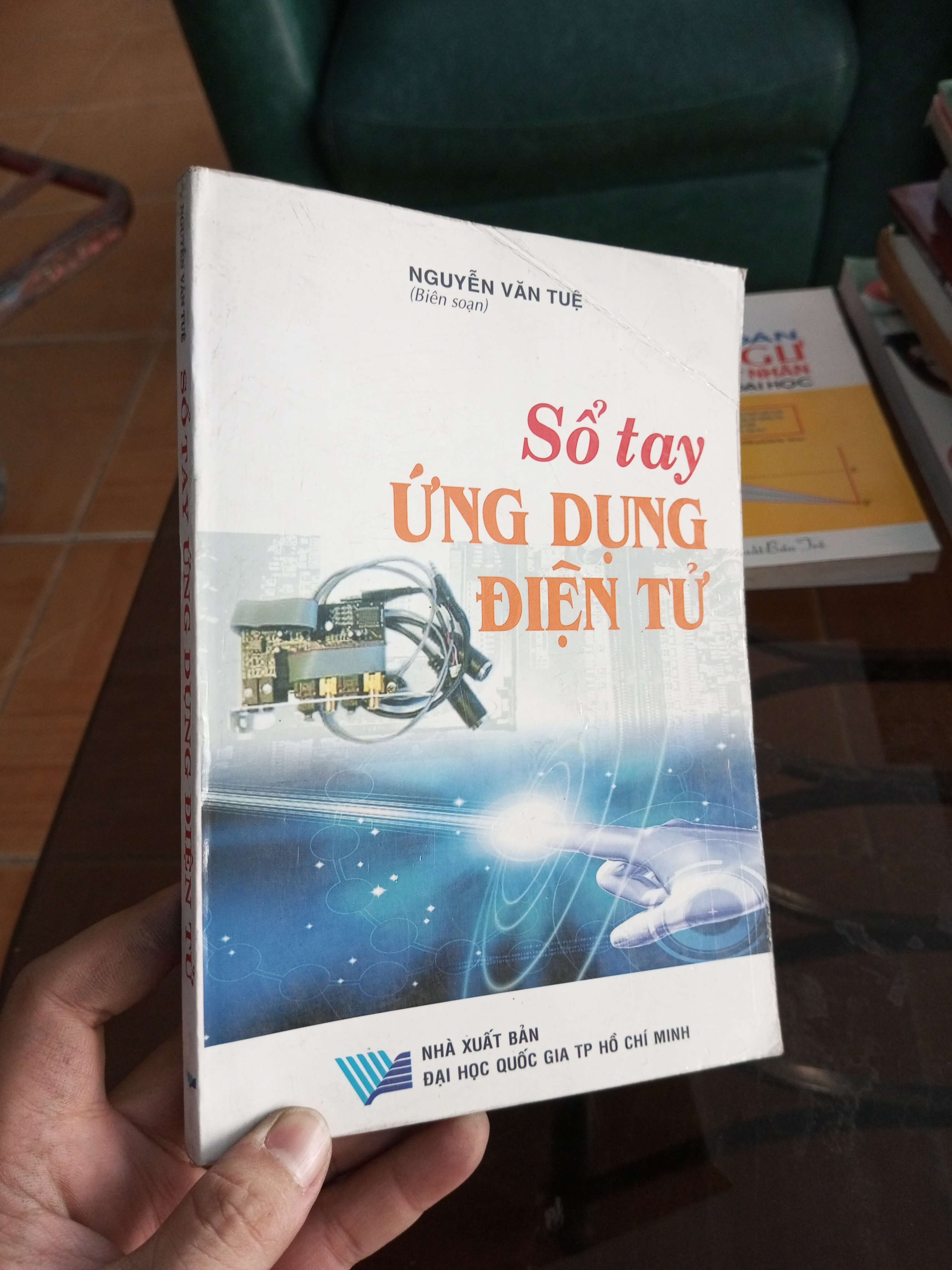 Sổ tay ứng dụng điện tử - Văn Tuệ 2005 (Sách công nghệ thông tin) VAVO1304-A0