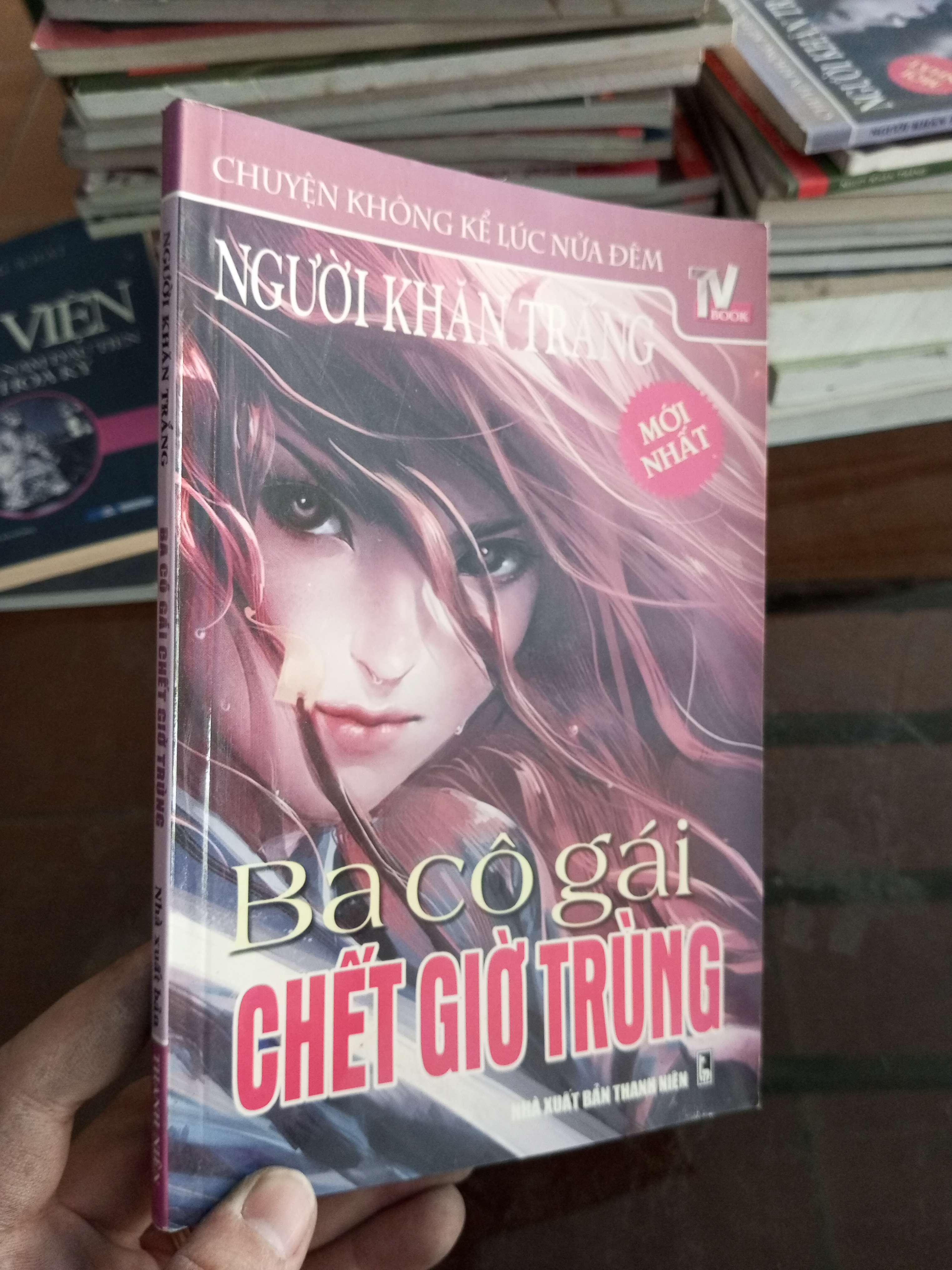 Ba cô gái chết giờ trùng - Người Khăn Trắng 2012 (Truyện kinh dị) VAVO1304-A0
