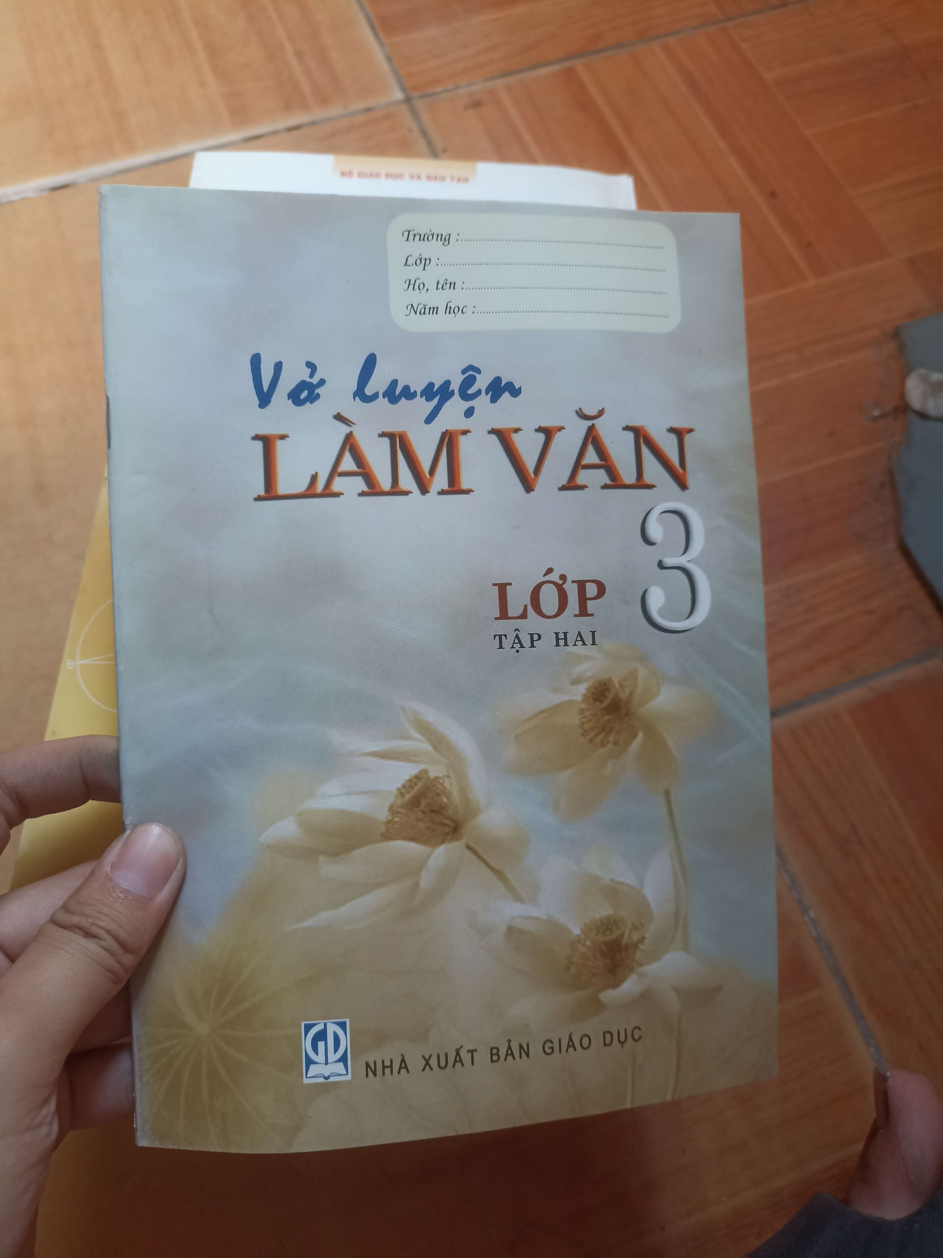 Vở luyện làm văn lớp 3 tập hai 2006 (Giáo khoa) VAVO1304-AK3ST3