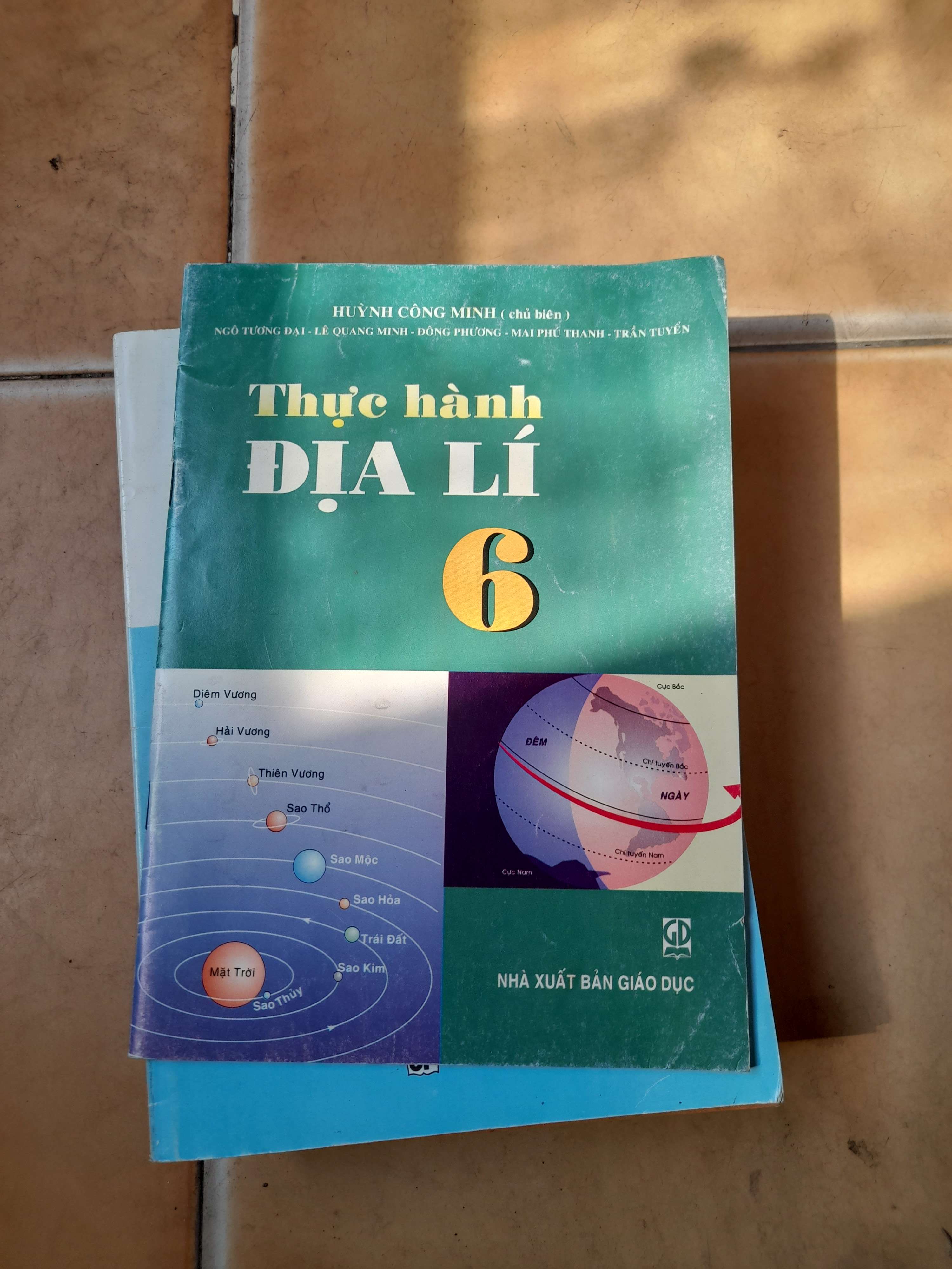 Thực Hành Địa Lí 6 - Huỳnh Công Minh, Ngô Tương Đại, Lê Quang Minh, Đông Phương, Mai Phú Thạnh, Trần Tuyển 2006 (Tham khảo - luyện thi) VAVO1304-AK3T3