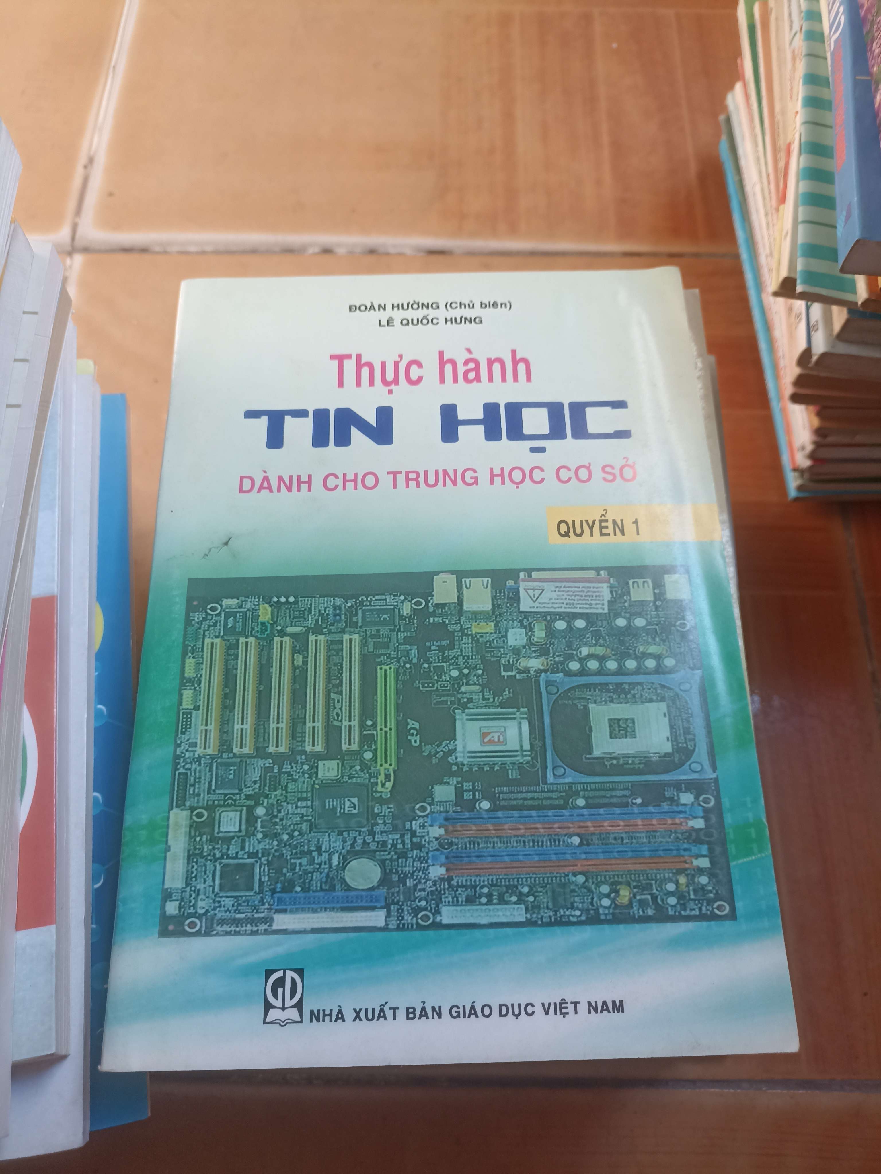Thực hành tin học dành cho trung học cơ sở quyển 1 - Đoàn Hường 2010 (Giáo khoa) VAVO1304-AK3ST4