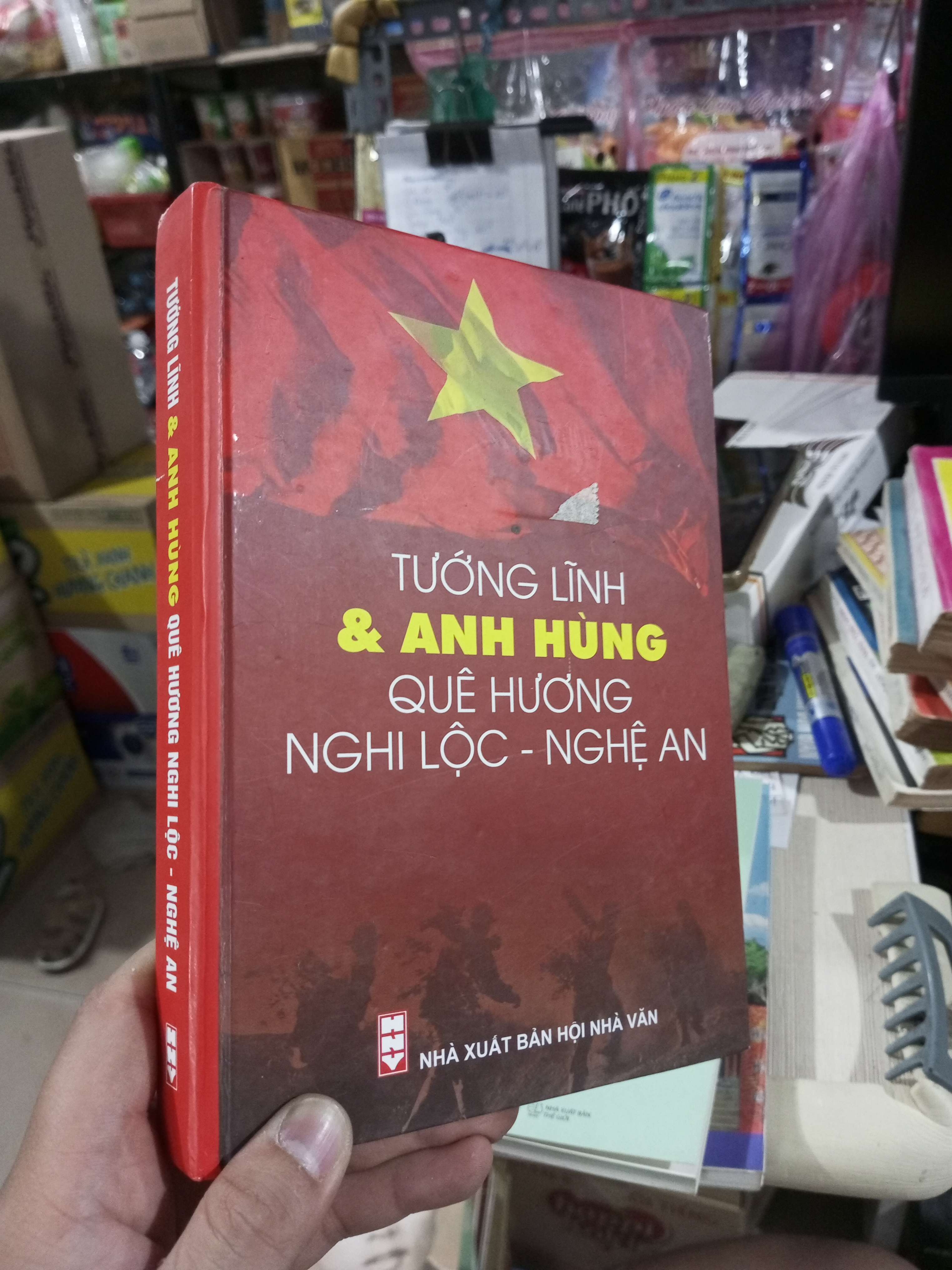 Tướng Lĩnh & Anh Hùng Quê Hương Nghi Lộc - Nghệ An 2017 mới 80% ố bẩn (Lịch sử Việt Nam) HCM1304 (NSX)