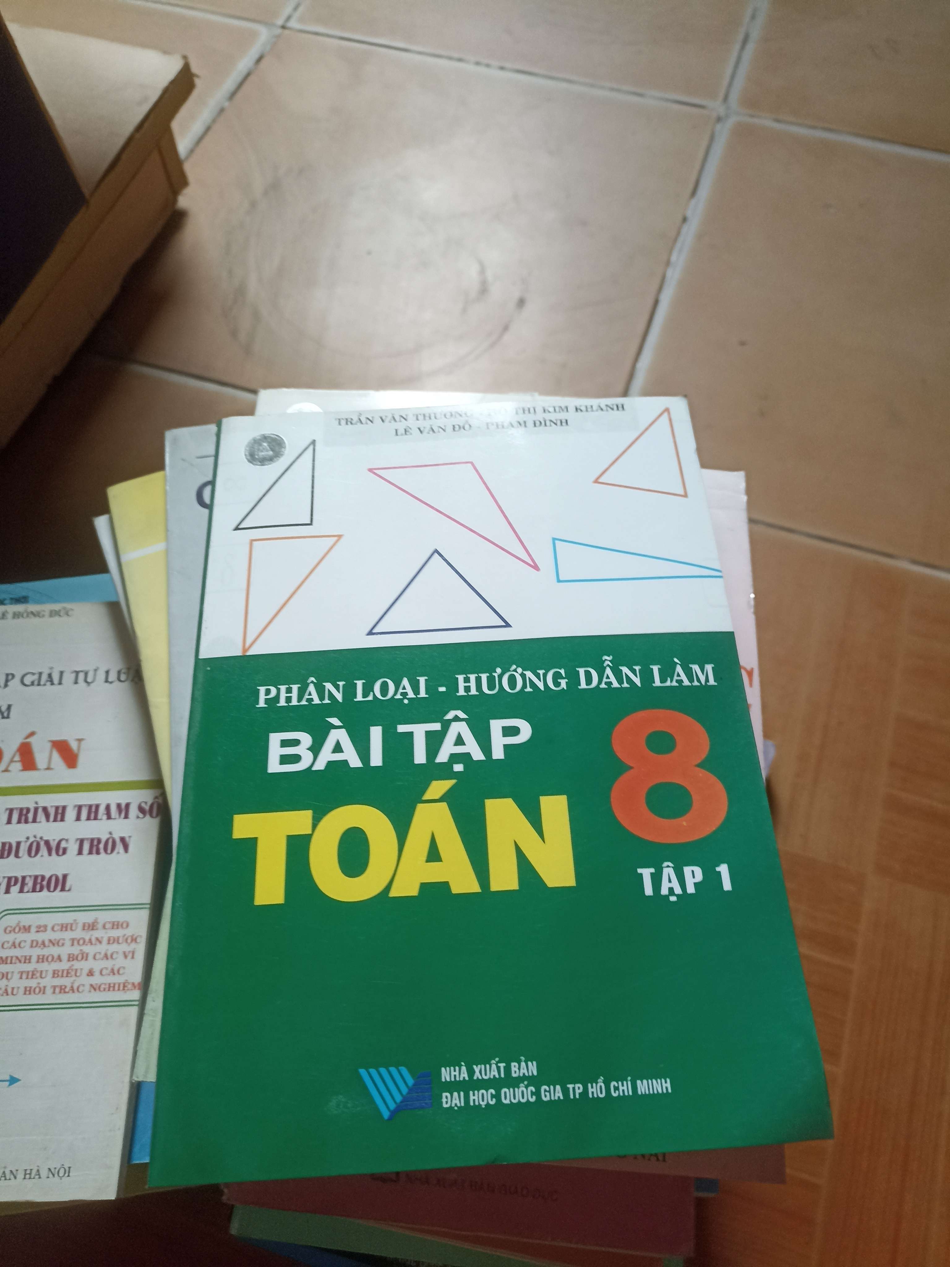 Phân loại hướng dẫn làm bài tập toán 8 tập 1 - Phạm Đình 2006 (Tham khảo - luyện thi) VAVO1304-AK3ST3