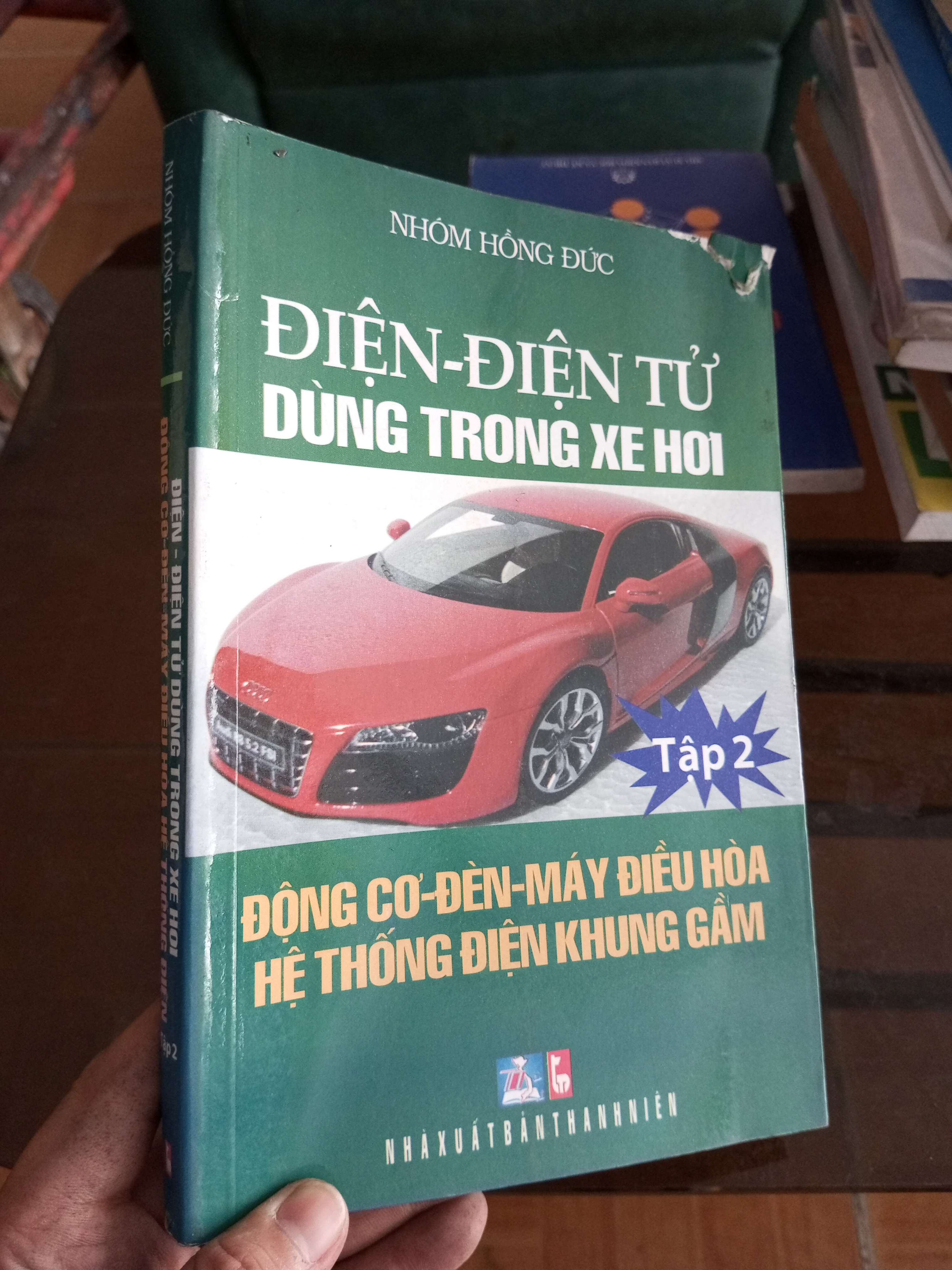 Điện điện tử dùng trong xe hơi động cơ đèn máy điều hoà hệ thống điện khung gầm tập 2 - Hồng Đức 2012 (Sách giáo khoa - giáo trình) VAVO1304-A0