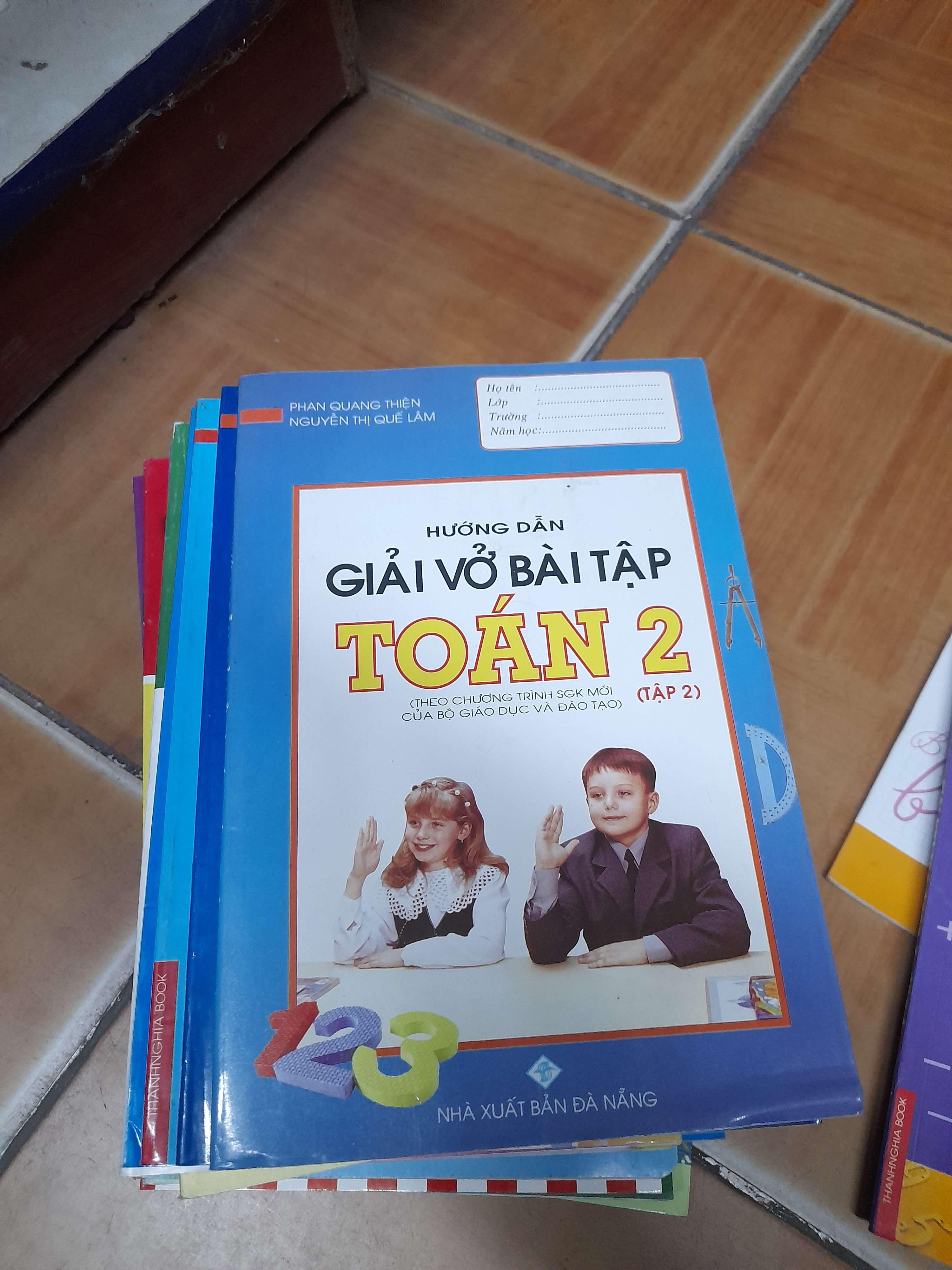 Hướng Dẫn Giải Vở Bài Tập Toán 2 (Tập 2) - Phan Quang Thiện, Nguyễn Thị Quế Lâm 2006 (Tham khảo - luyện thi) VAVO1304-AK3ST1