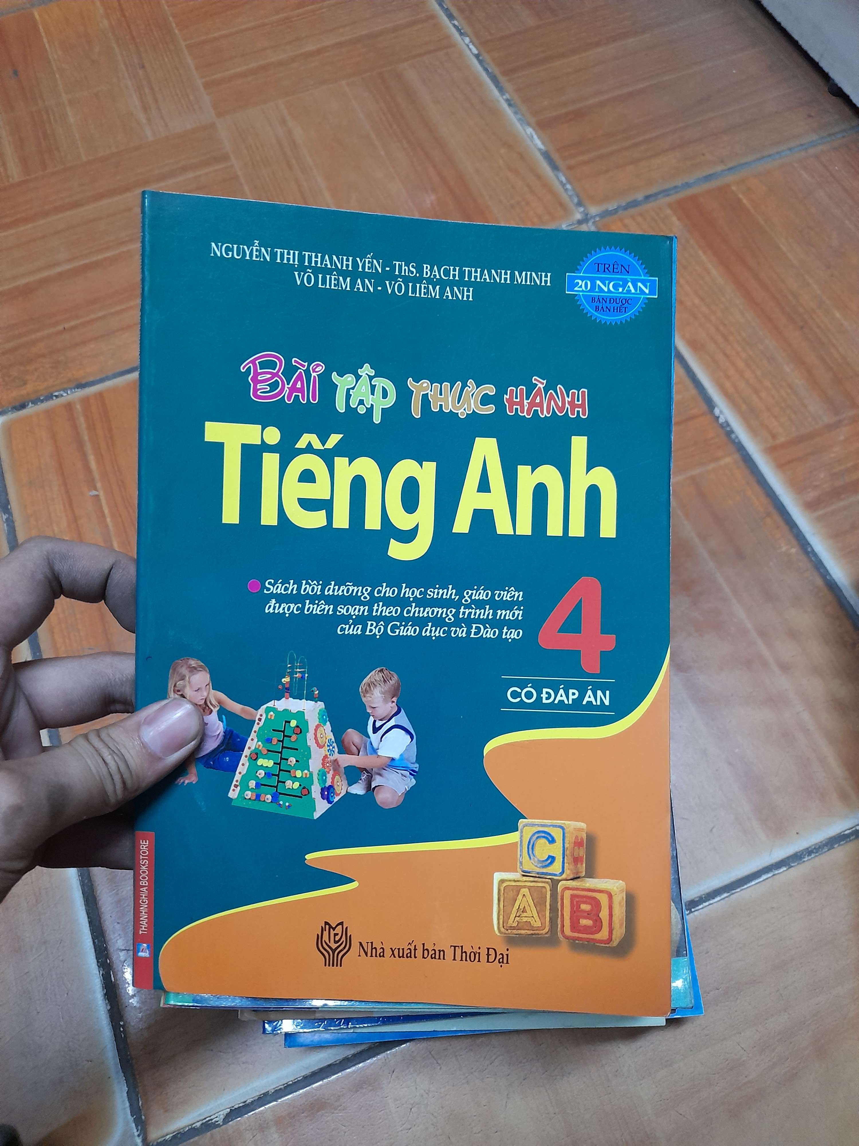 Bài Tập Thực Hành Tiếng Anh 4 – Nguyễn Thị Thanh Yến, Bạch Thanh Minh, Võ Liêm An, Võ Liêm Anh 2010 (Sách tự học tiếng Anh) VAVO1304-AK3ST1