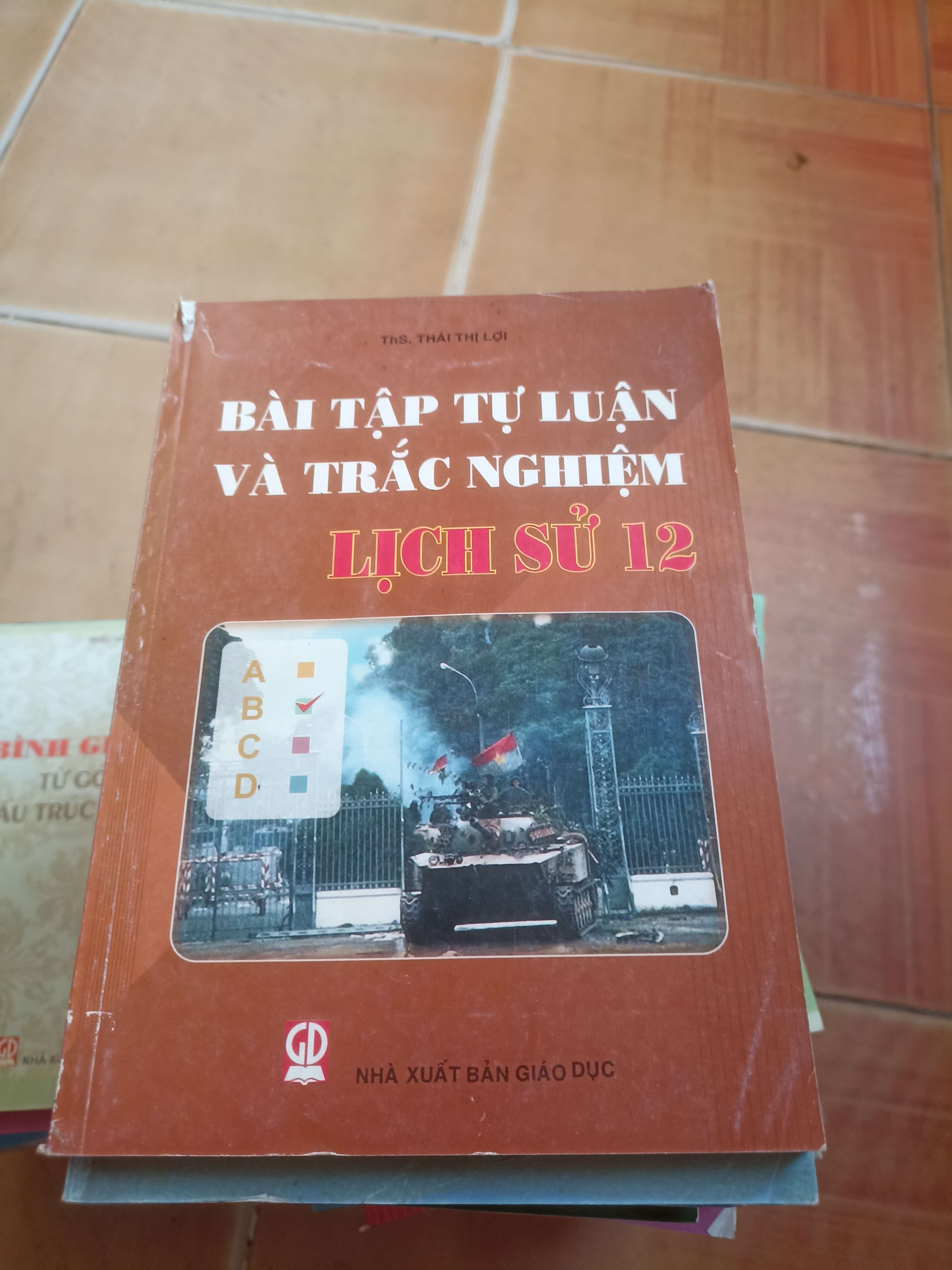 Bài tập tự luận và trắc nghiệm lịch sử 12 - Thị Lợi 2008 (Tham khảo - luyện thi) VAVO1304-AK4T1