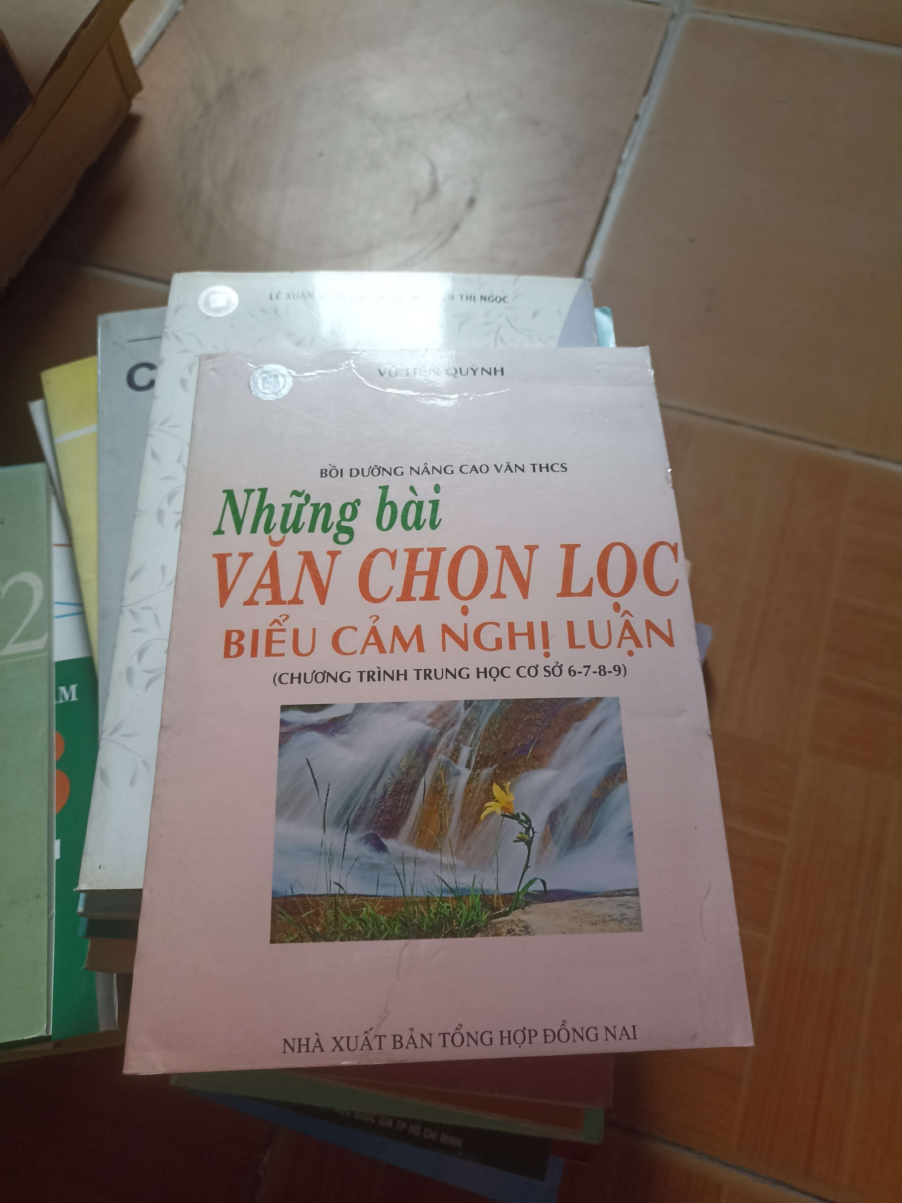 Những bài văn chọn lọc biểu cảm nghị luận - Quỳnh 2005 (Tham khảo - luyện thi) VAVO1304-AK3ST3