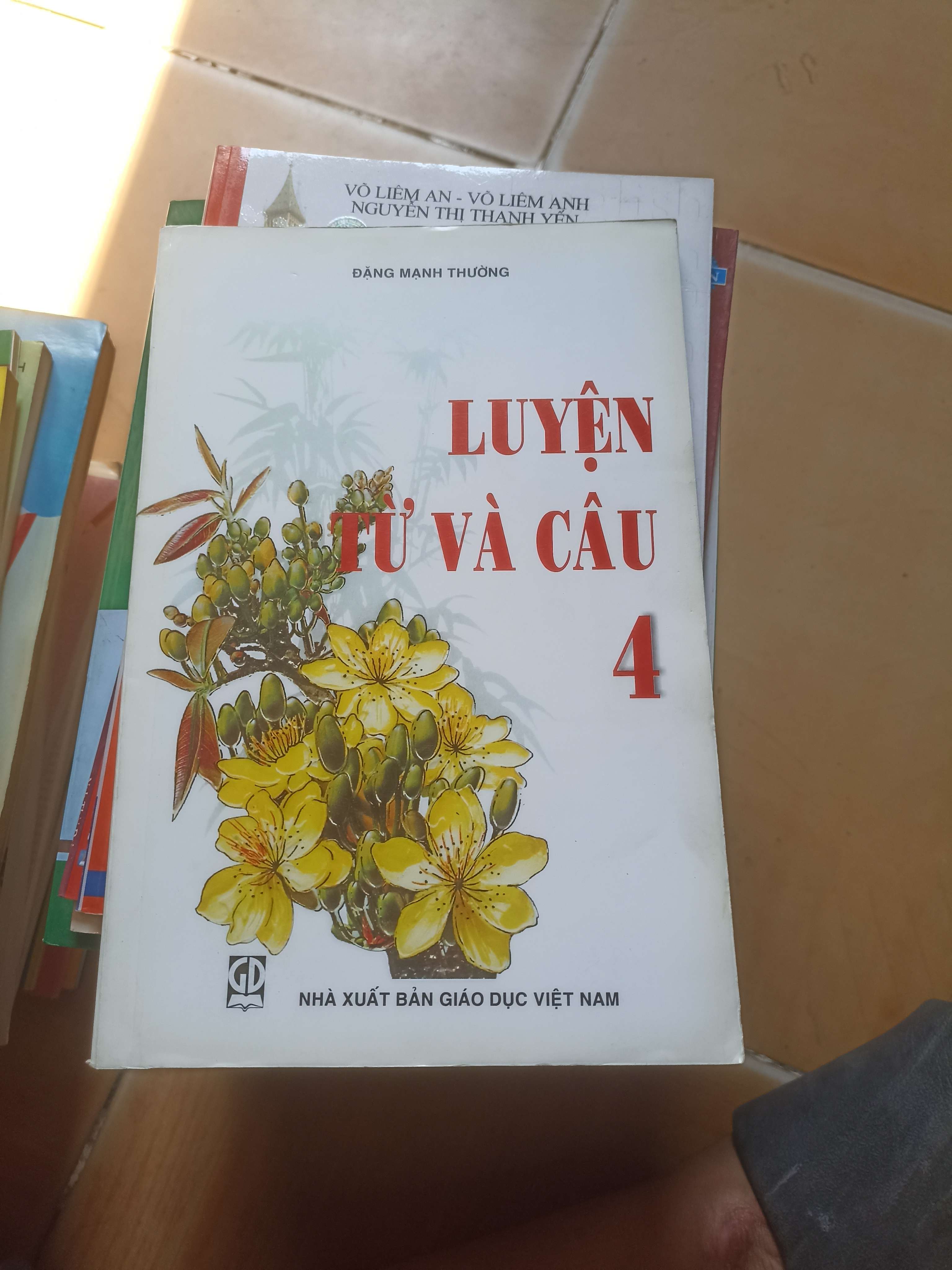 Luyện từ và câu 4 - Mạnh Thường 2012 (Tham khảo - luyện thi) VAVO1304-AK3ST2