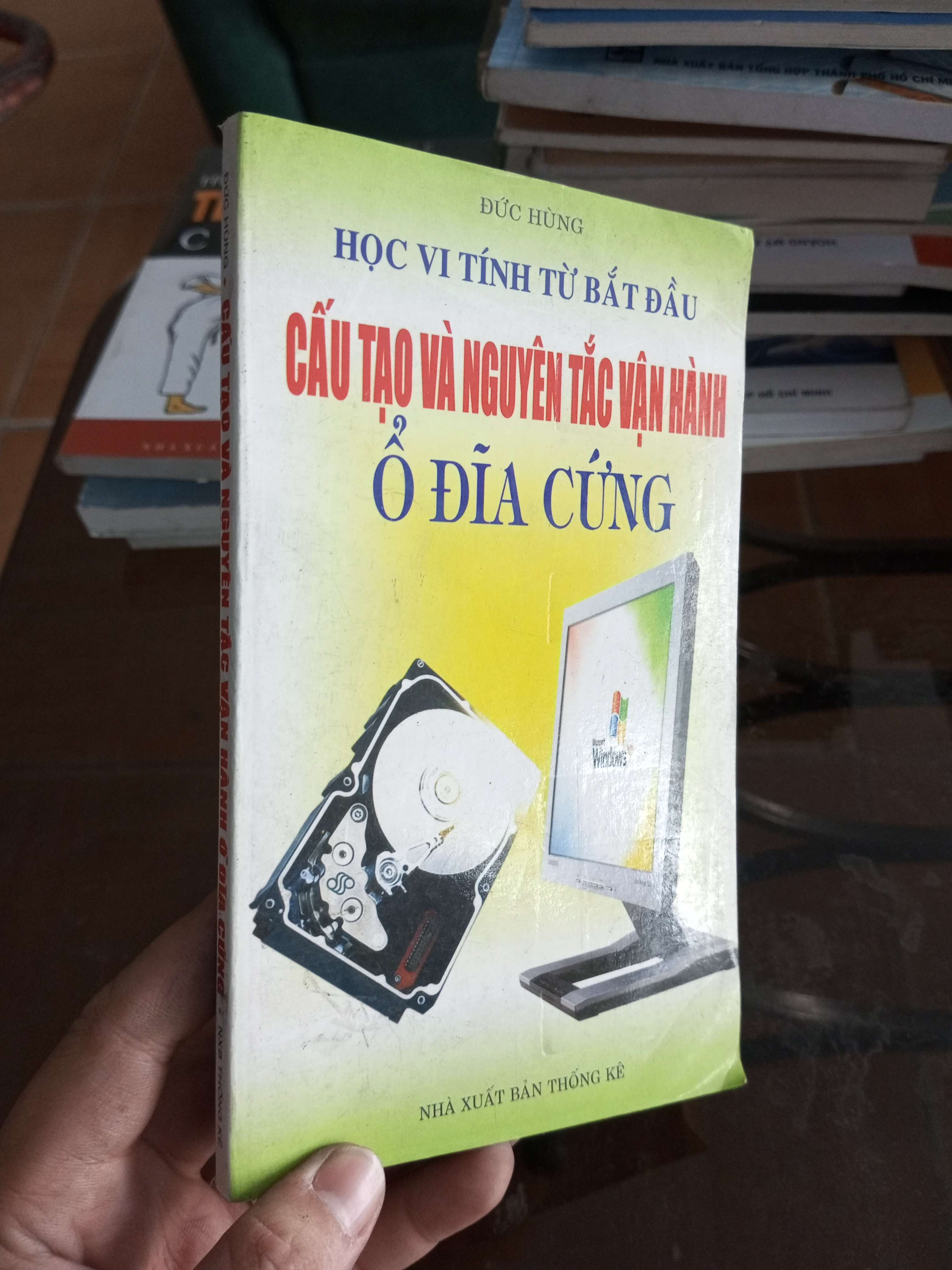 Cấu tạo và nguyên tắc vận hành ổ đĩa cứng - Đức Hùng 2003 (Sách công nghệ thông tin) VAVO1304-A0