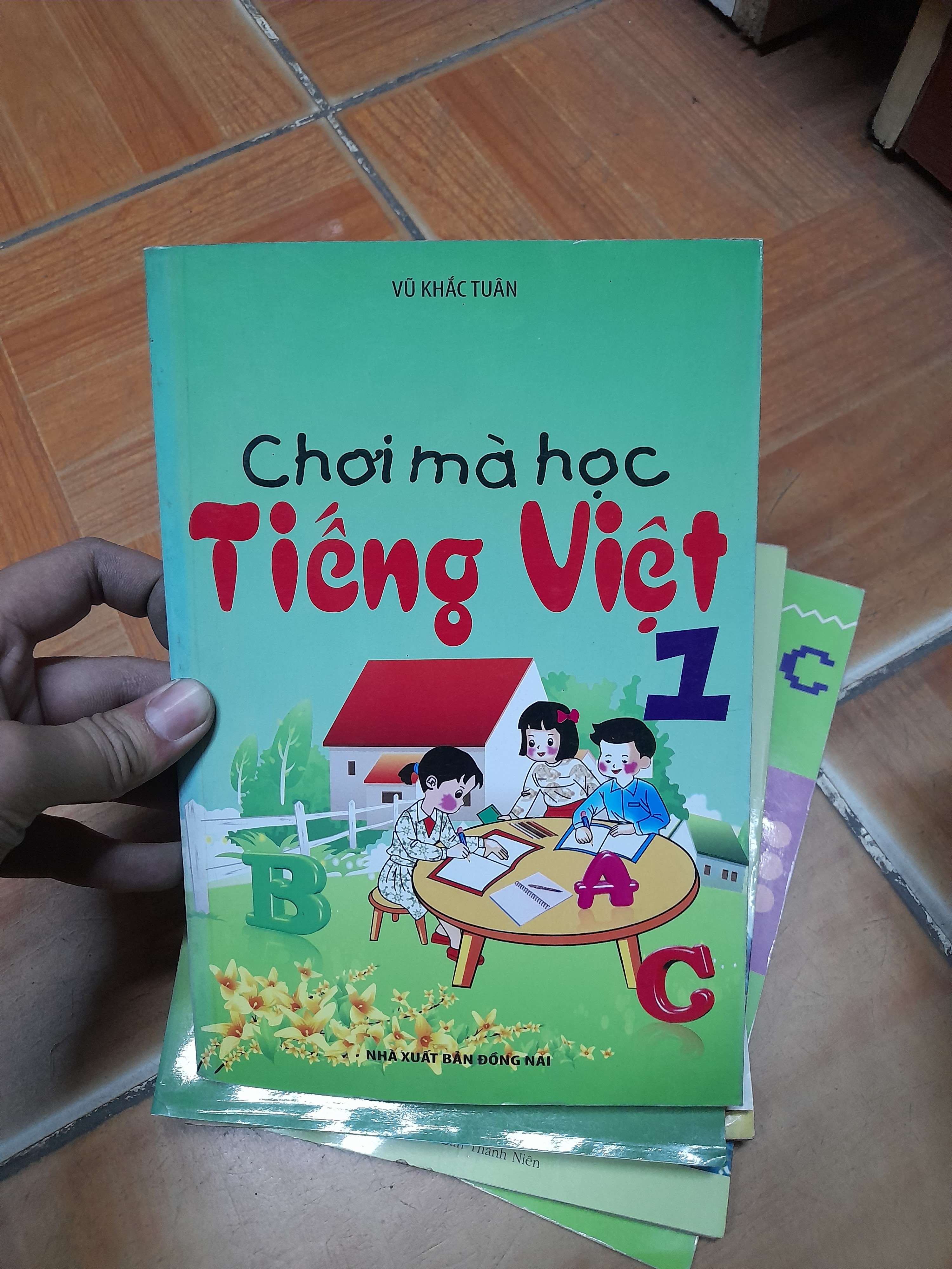Chơi Mà Học Tiếng Việt 1 - Vũ Khắc Tuân 2010 (Tham khảo - luyện thi) VAVO1304-AK3ST1