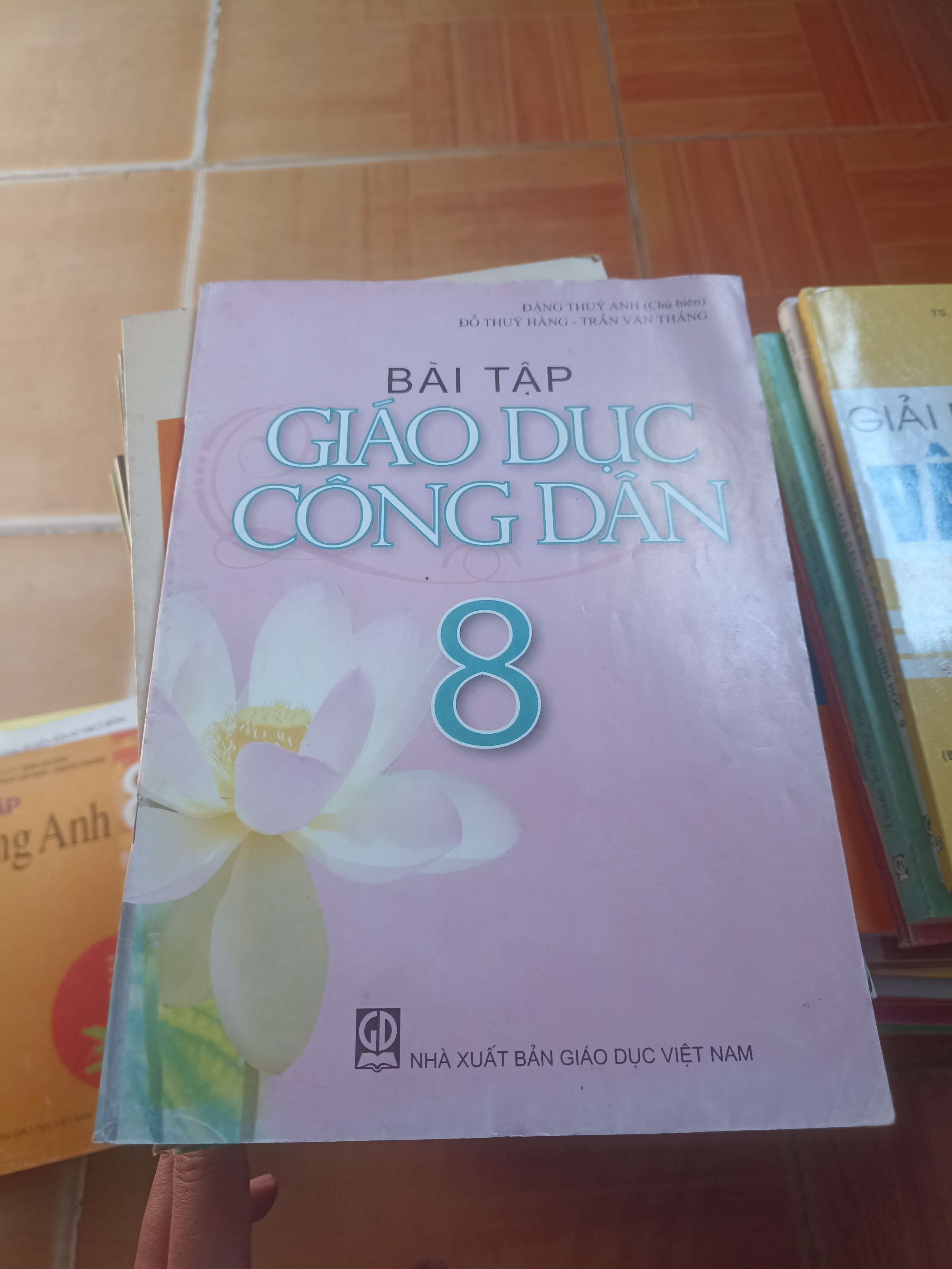 Bài tập giáo dục công dân 8 - Thùy Anh 2010 (Giáo khoa) VAVO1304-AK3ST4