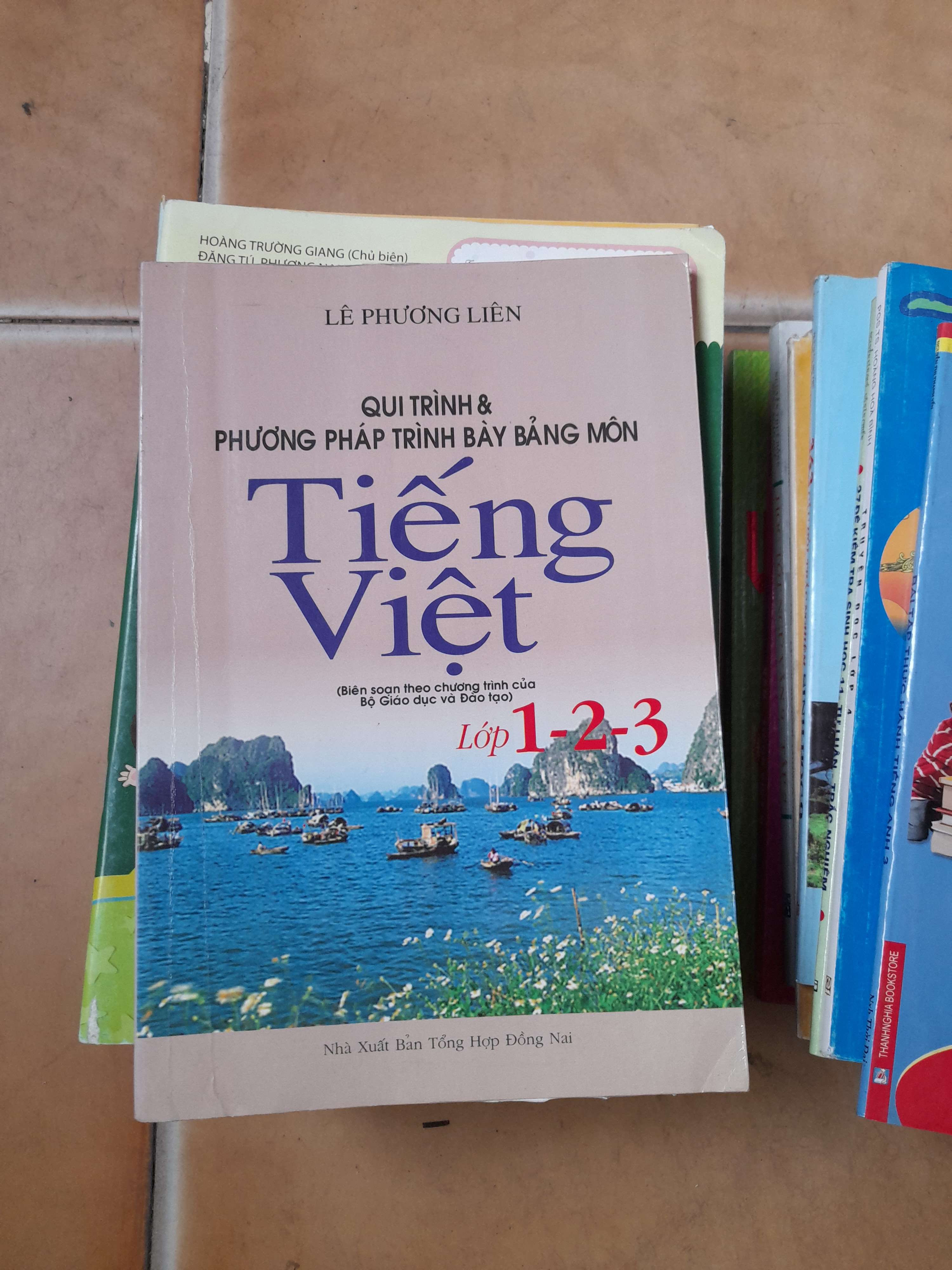 Qui Trình & Phương Pháp Trình Bày Bảng Môn Tiếng Việt Lớp 1-2-3 - Lê Phương Liên 2004 (Tham khảo - luyện thi) VAVO1304-AK3ST1