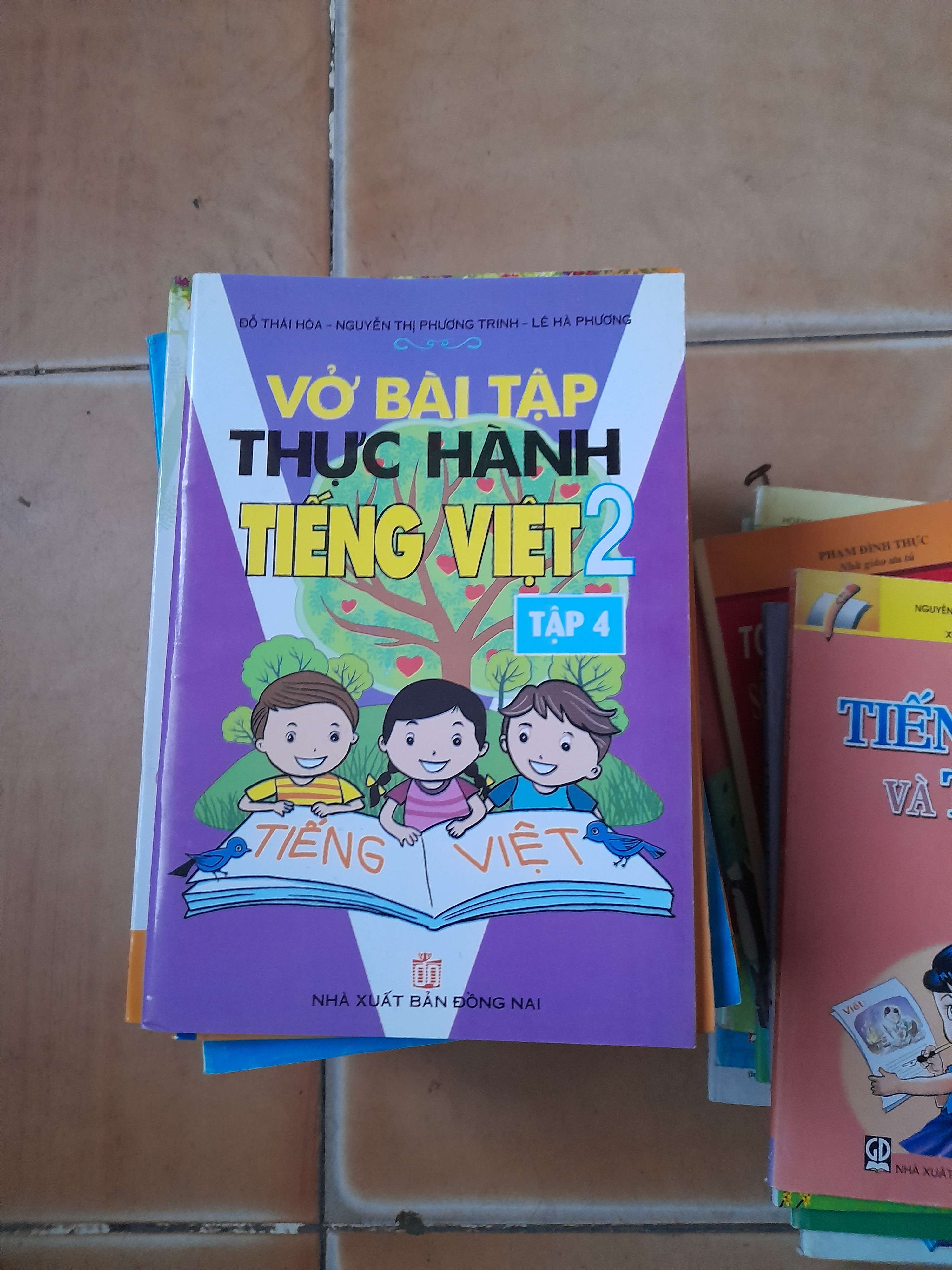 Vở Bài Tập Thực Hành Tiếng Việt 2 (Tập 4) - Đỗ Thái Hòa, Nguyễn Thị Phương Trinh, Lê Hà Phương 2012 (Tham khảo - luyện thi) VAVO1304-AK3ST1
