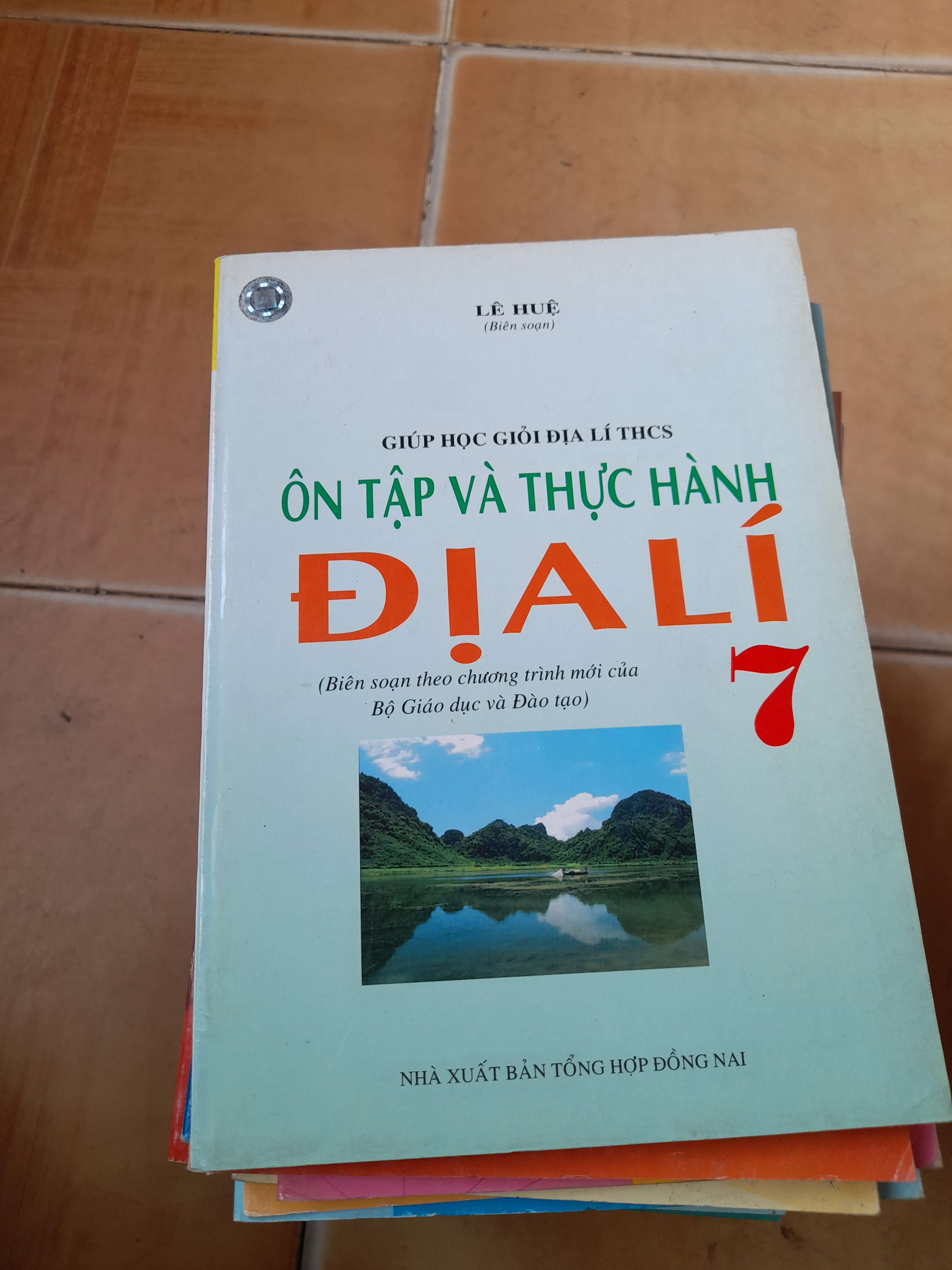 Giúp Học Giỏi Địa Lí THCS Ôn Tập Và Thực Hành Địa Lí 7 - Lê Huệ 2005 (Tham khảo - luyện thi) VAVO1304-AK3T4